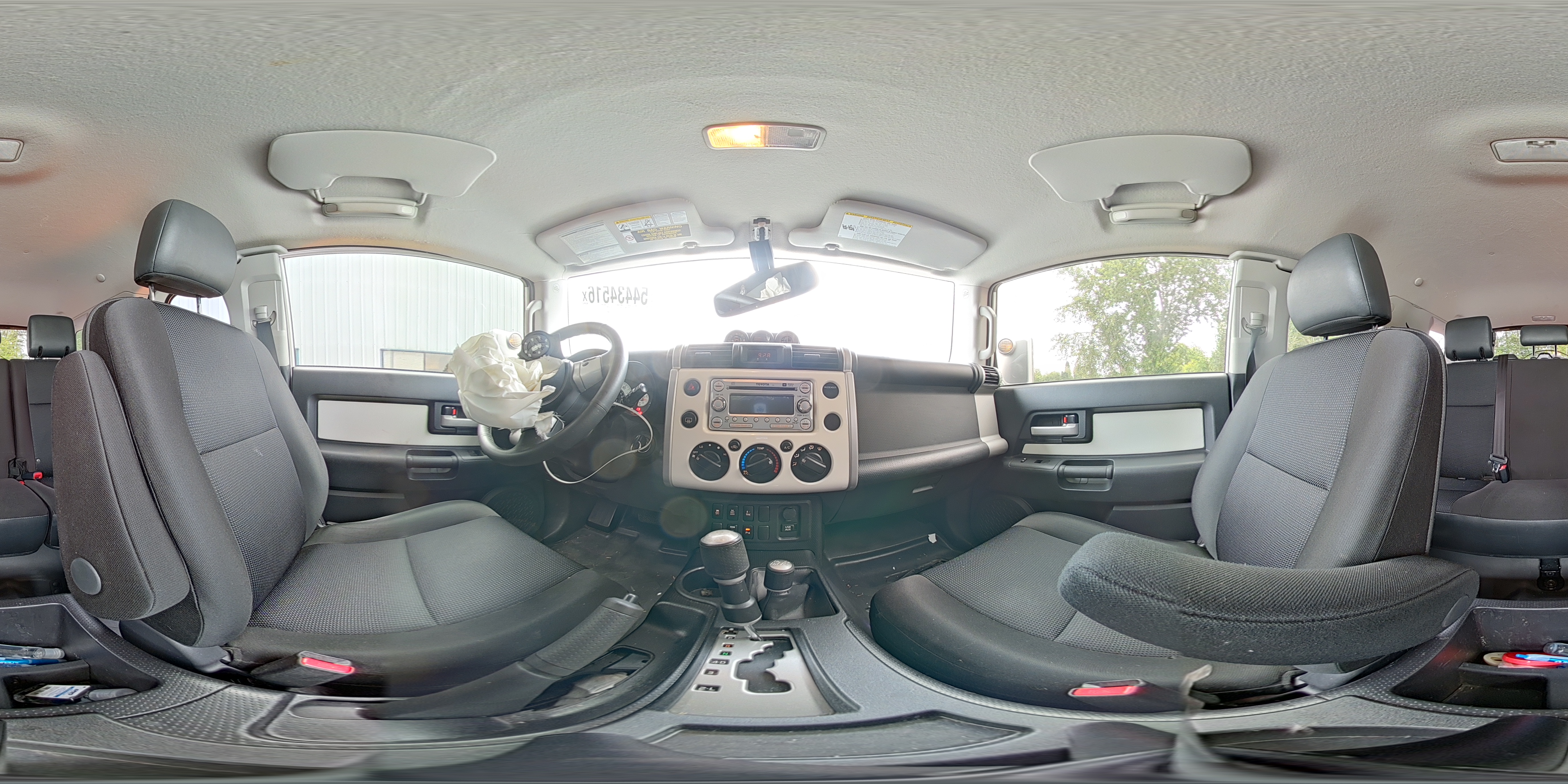 2014 Toyota Fj Cruiser Base White vin: JTEBU4BF0EK182599