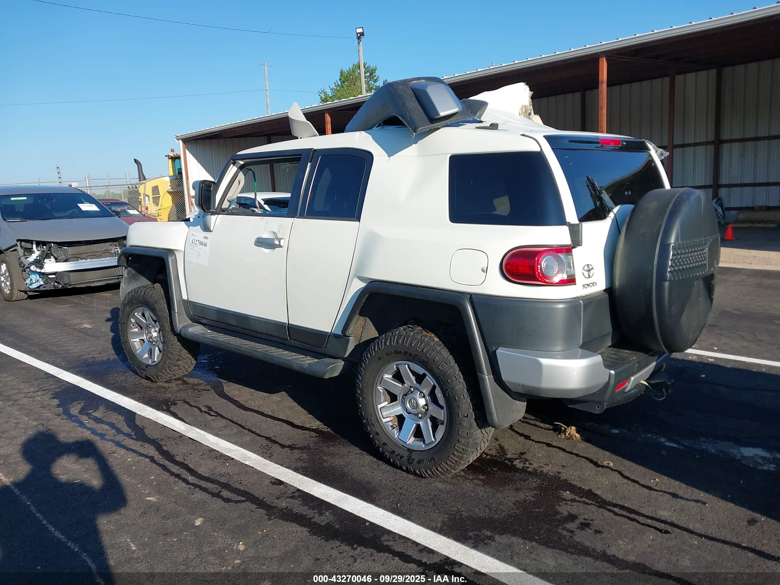 2014 Toyota Fj Cruiser   White vin: JTEBU4BF0EK202852