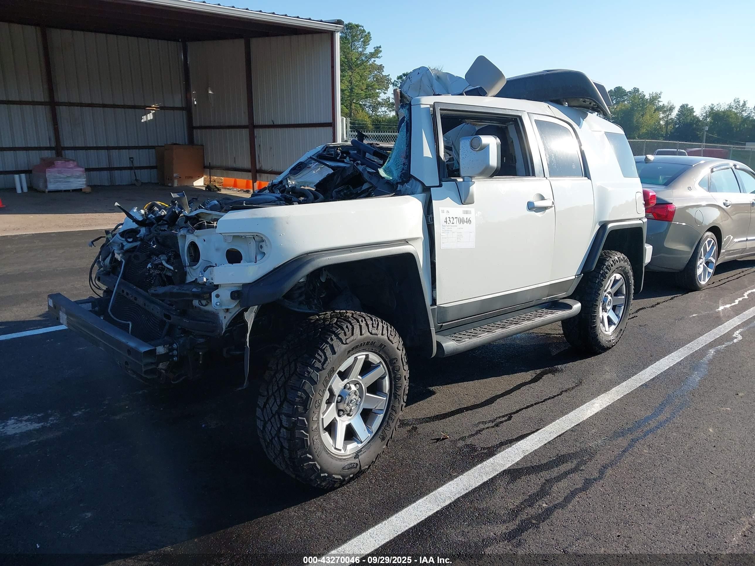 2014 Toyota Fj Cruiser   White vin: JTEBU4BF0EK202852