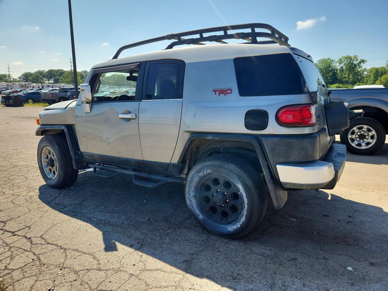 2011 Toyota Fj Cruiser Base Silver vin: JTEBU4BF1BK100620