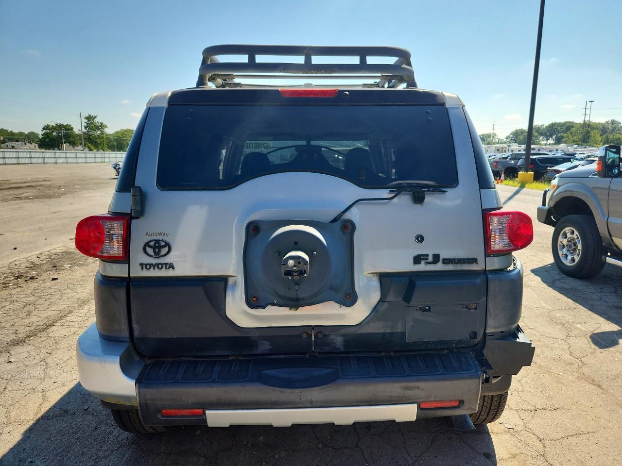 2011 Toyota Fj Cruiser Base Silver vin: JTEBU4BF1BK100620