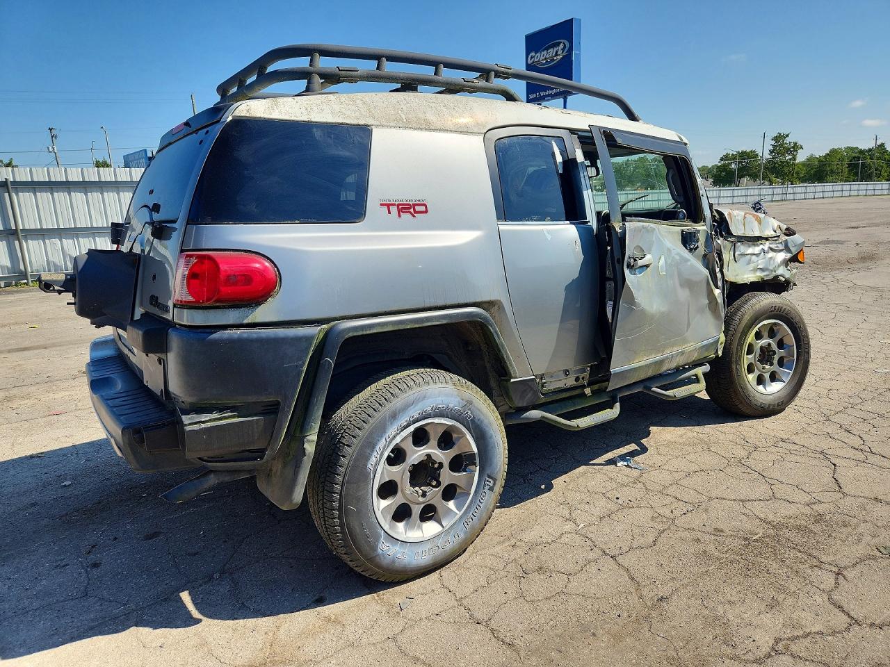 2011 Toyota Fj Cruiser Base Silver vin: JTEBU4BF1BK100620