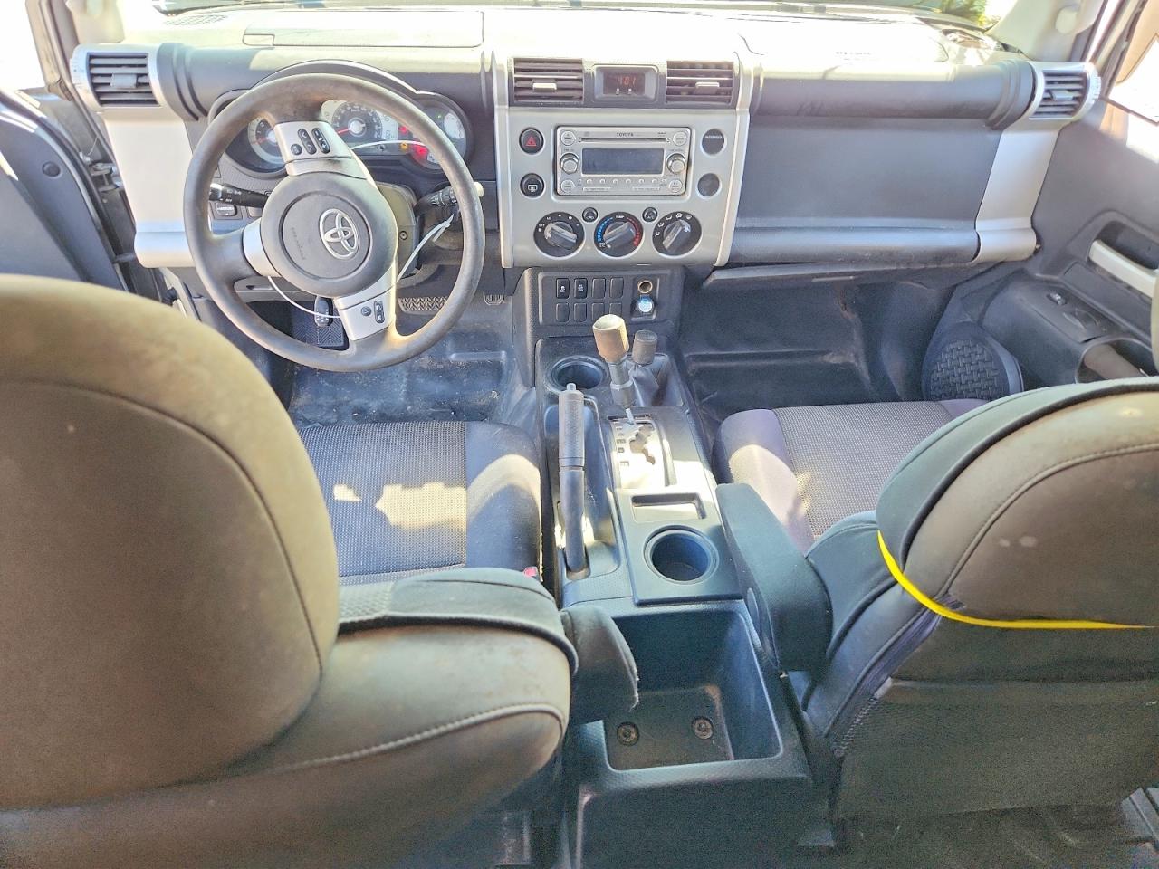 2011 Toyota Fj Cruiser Base Silver vin: JTEBU4BF1BK100620
