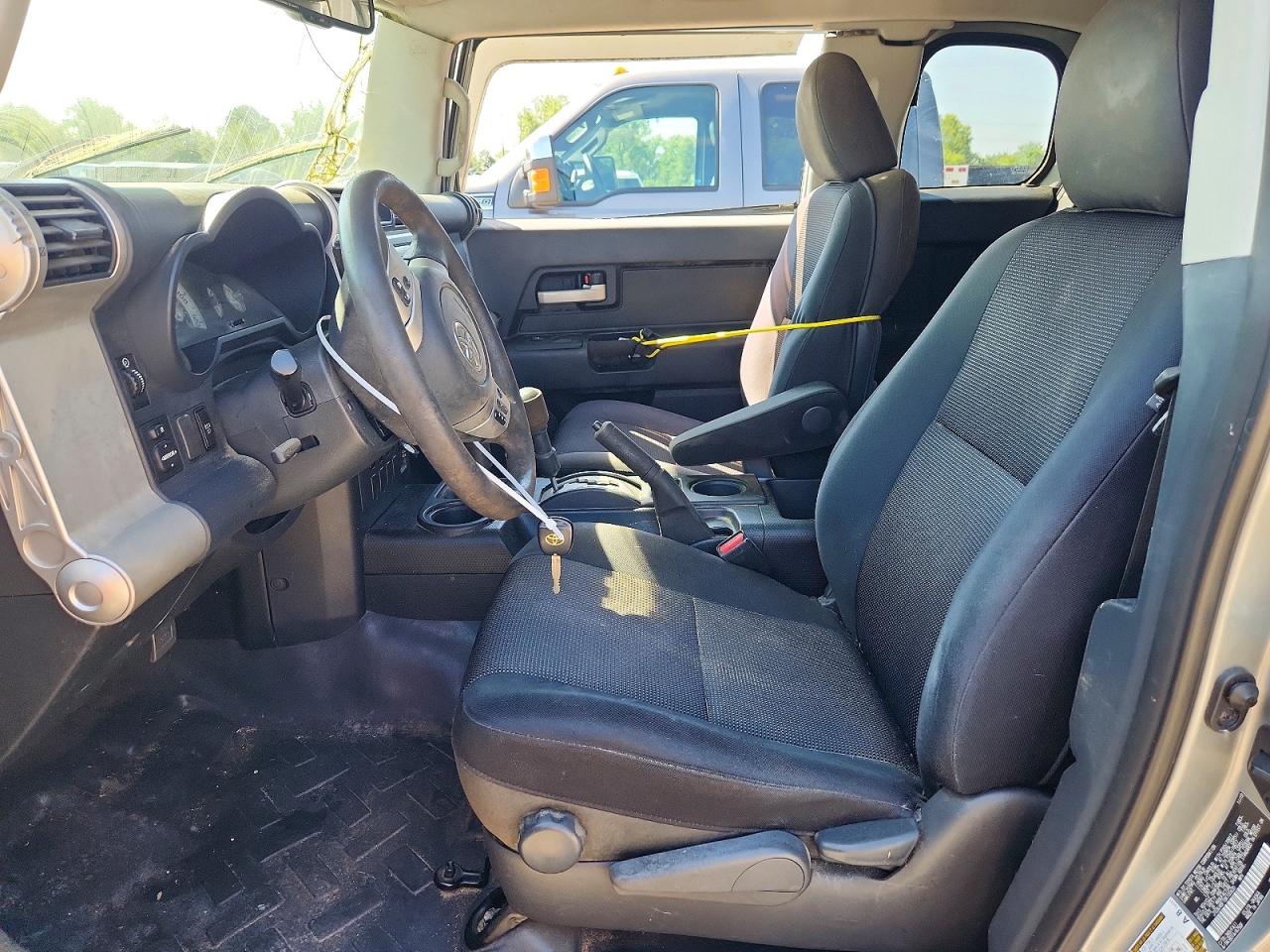 2011 Toyota Fj Cruiser Base Silver vin: JTEBU4BF1BK100620