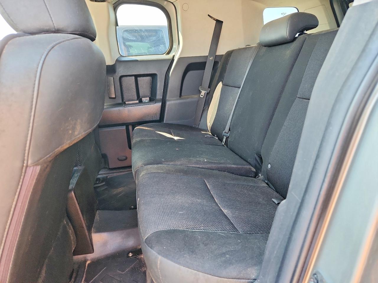 2011 Toyota Fj Cruiser Base Silver vin: JTEBU4BF1BK100620