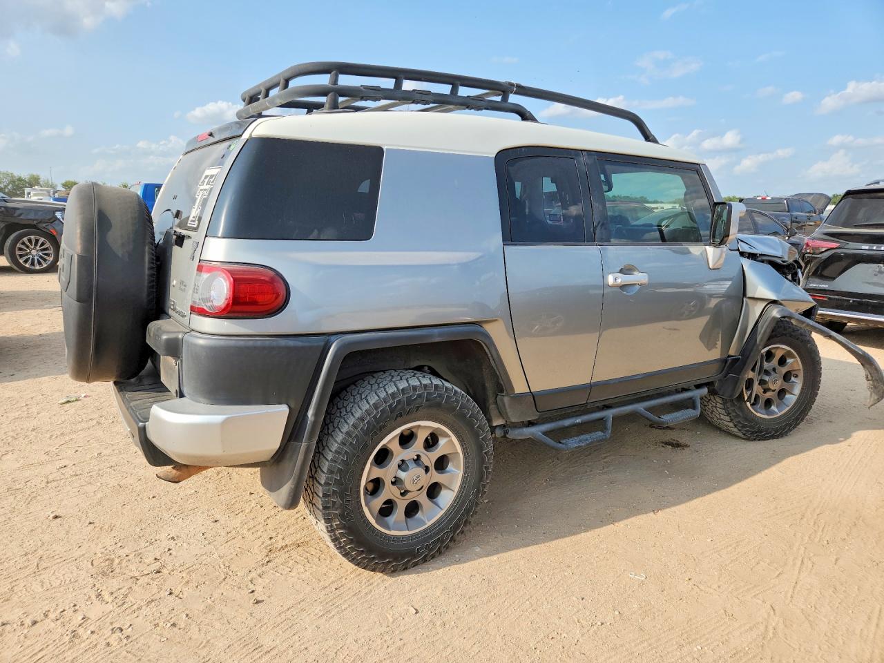 2012 Toyota Fj Cruiser Серебряный vin: JTEBU4BF1CK117709