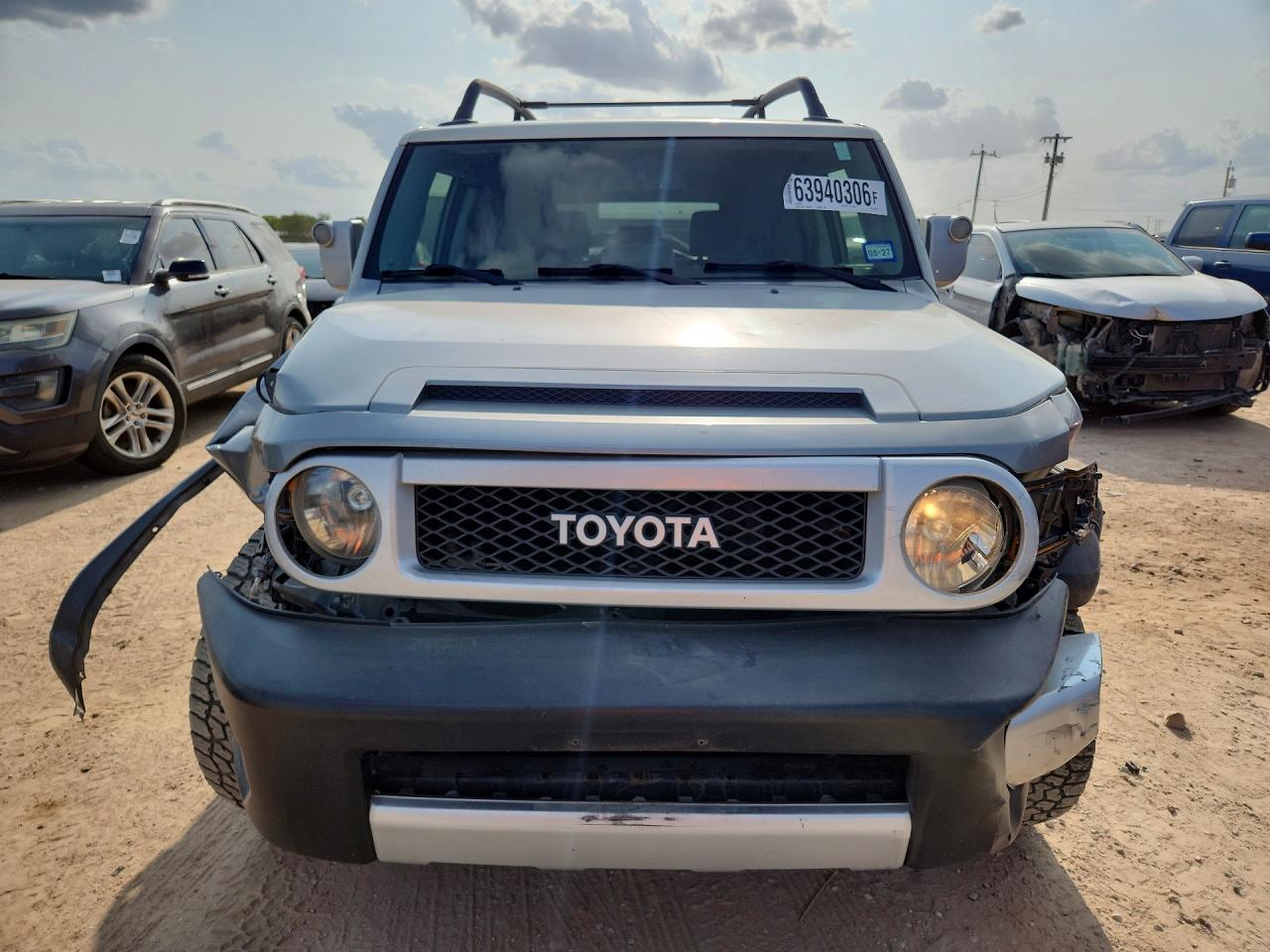 2012 Toyota Fj Cruiser Серебряный vin: JTEBU4BF1CK117709