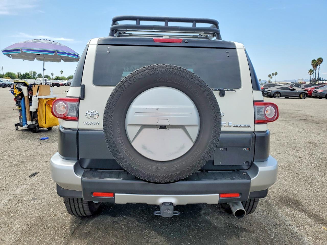 2012 Toyota Fj Cruiser Base White vin: JTEBU4BF1CK124384