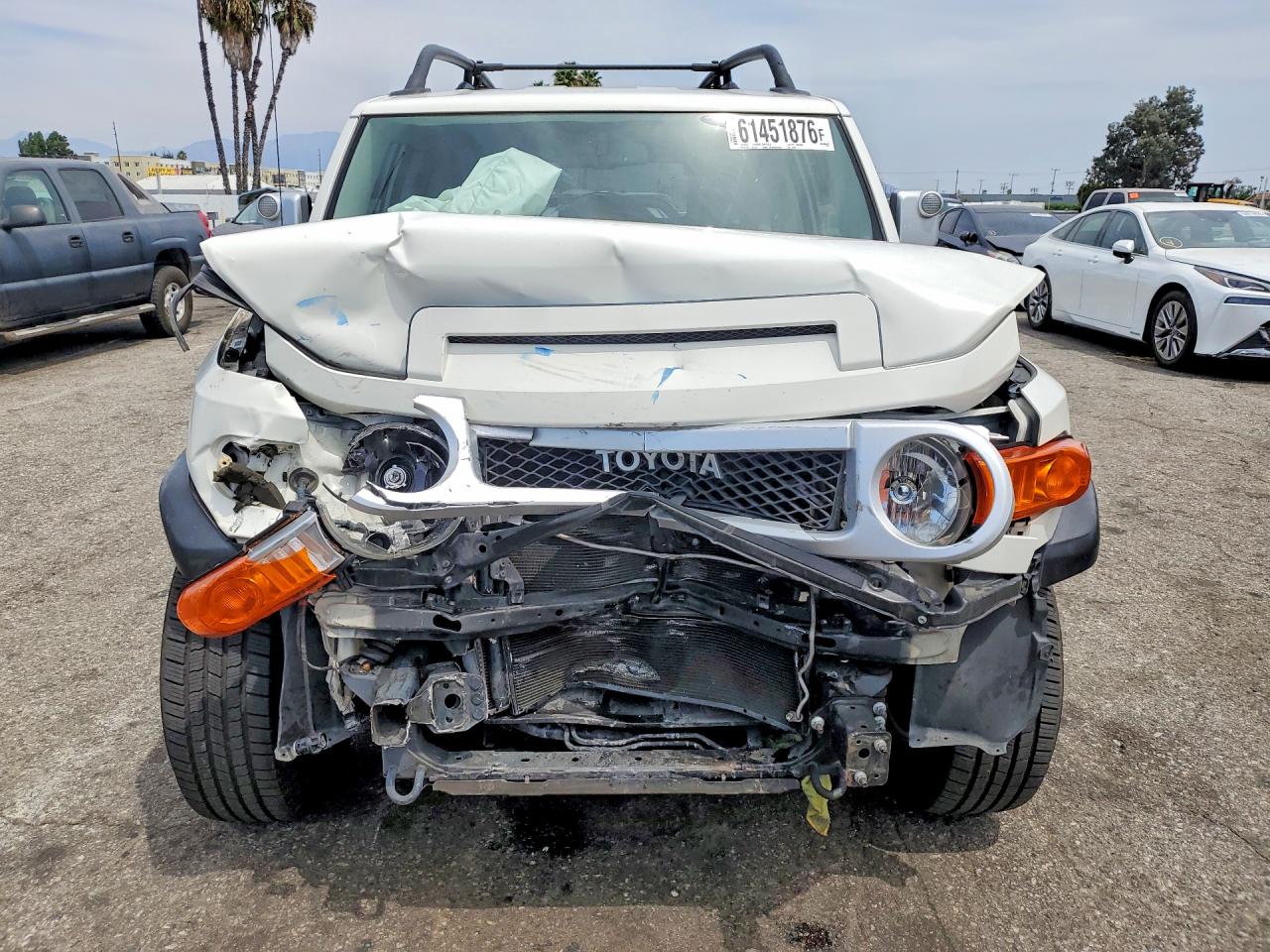 2012 Toyota Fj Cruiser Base White vin: JTEBU4BF1CK124384