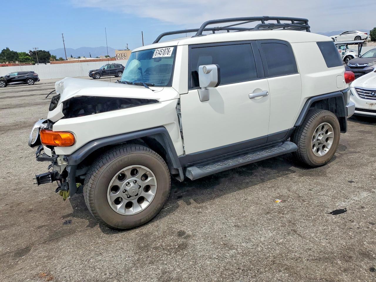 2012 Toyota Fj Cruiser Base White vin: JTEBU4BF1CK124384