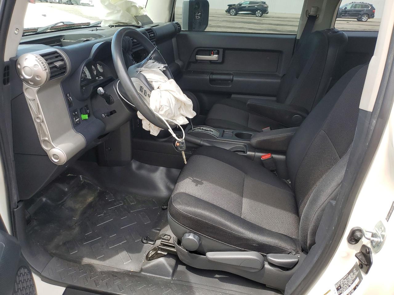 2012 Toyota Fj Cruiser Base White vin: JTEBU4BF1CK124384