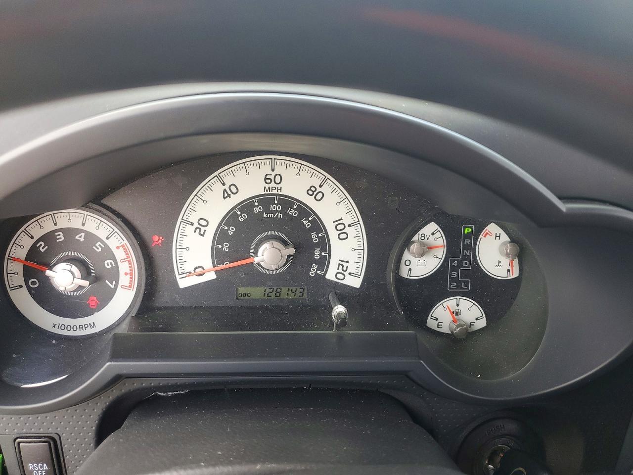 2012 Toyota Fj Cruiser Base White vin: JTEBU4BF1CK124384
