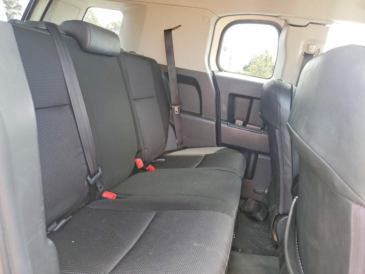2012 Toyota Fj Cruiser Base White vin: JTEBU4BF1CK124384