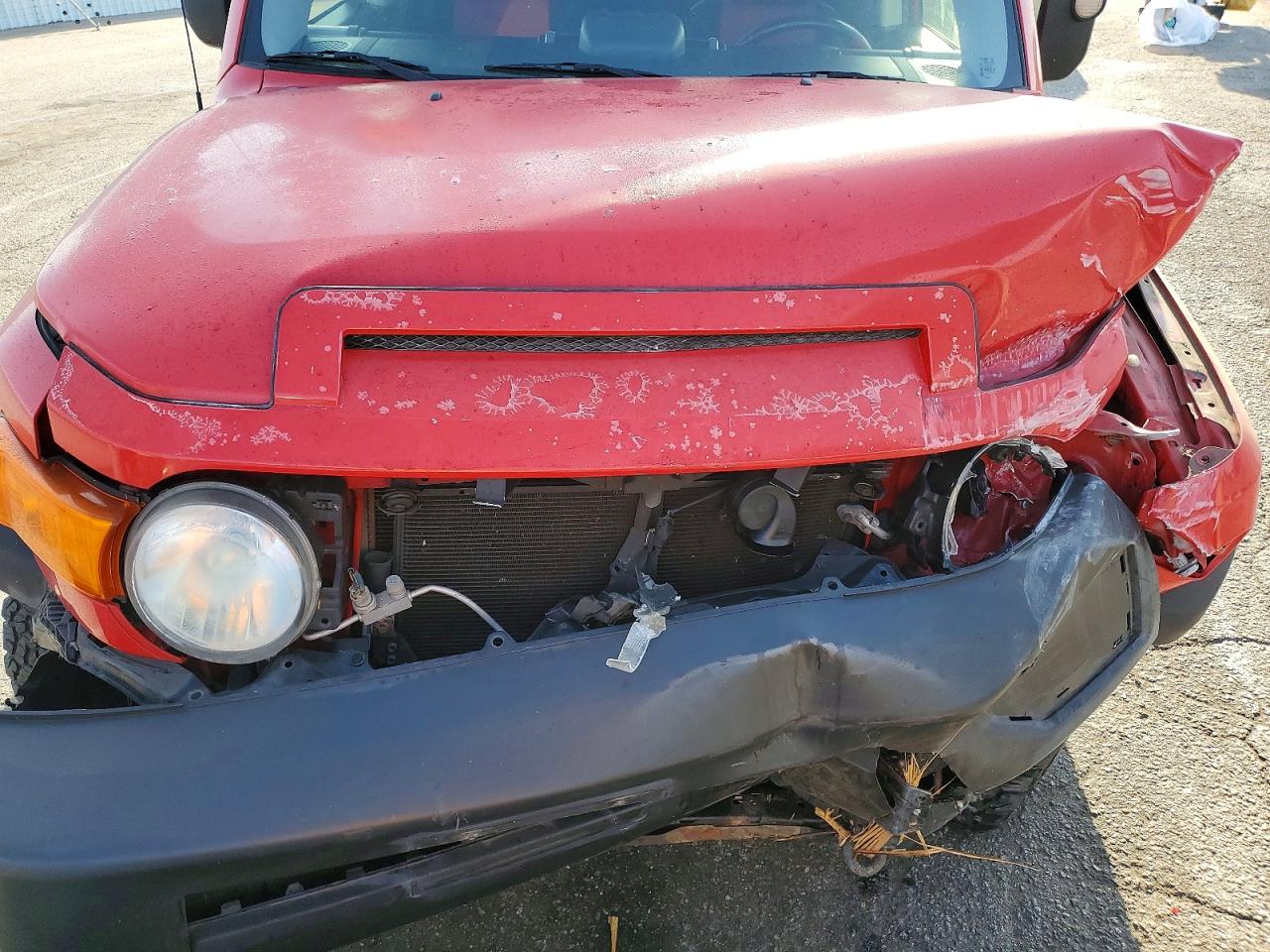 2012 Toyota Fj Cruiser Base Red vin: JTEBU4BF1CK131562