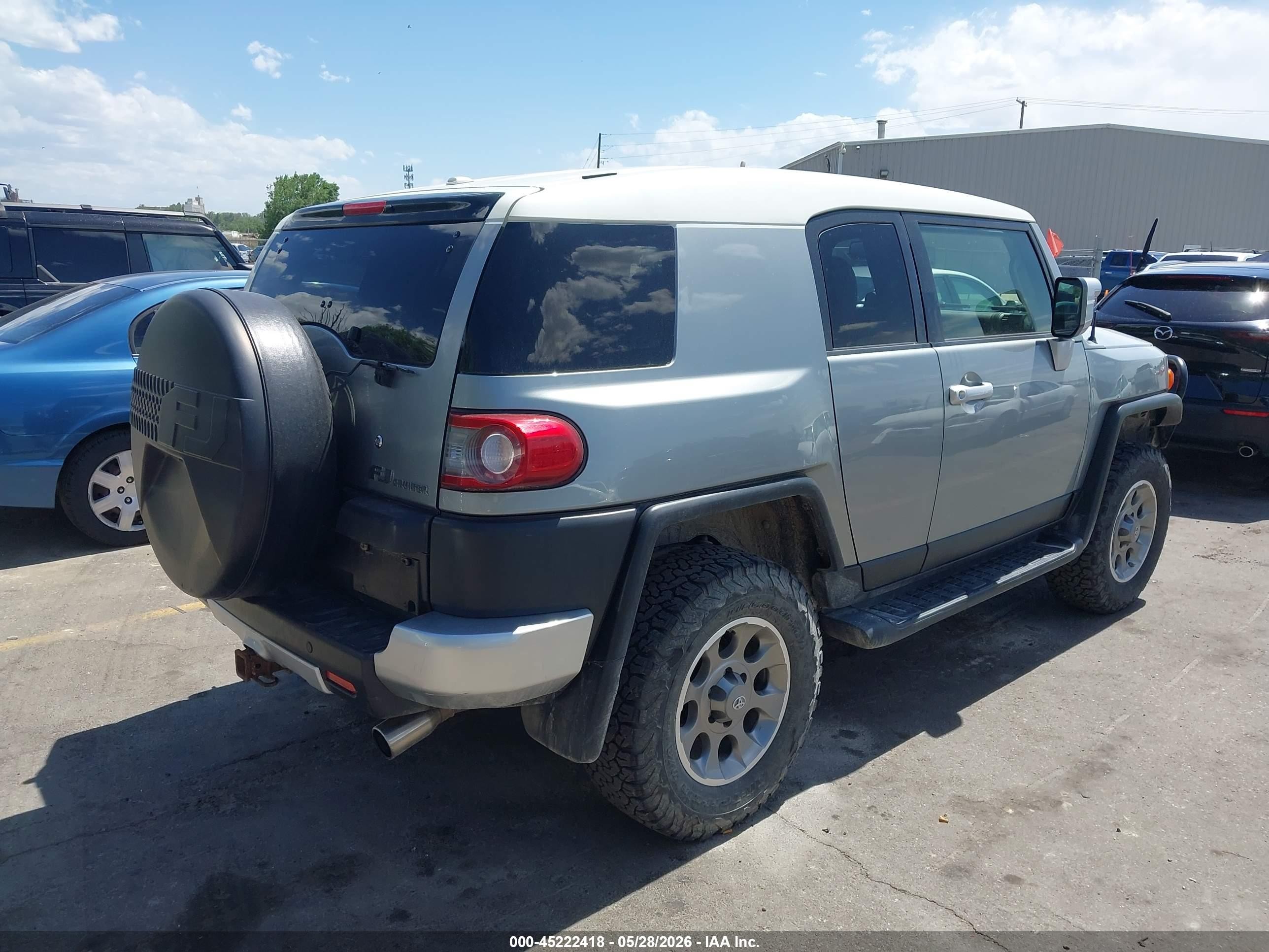 2012 Toyota Fj Cruiser   Silver vin: JTEBU4BF1CK138317
