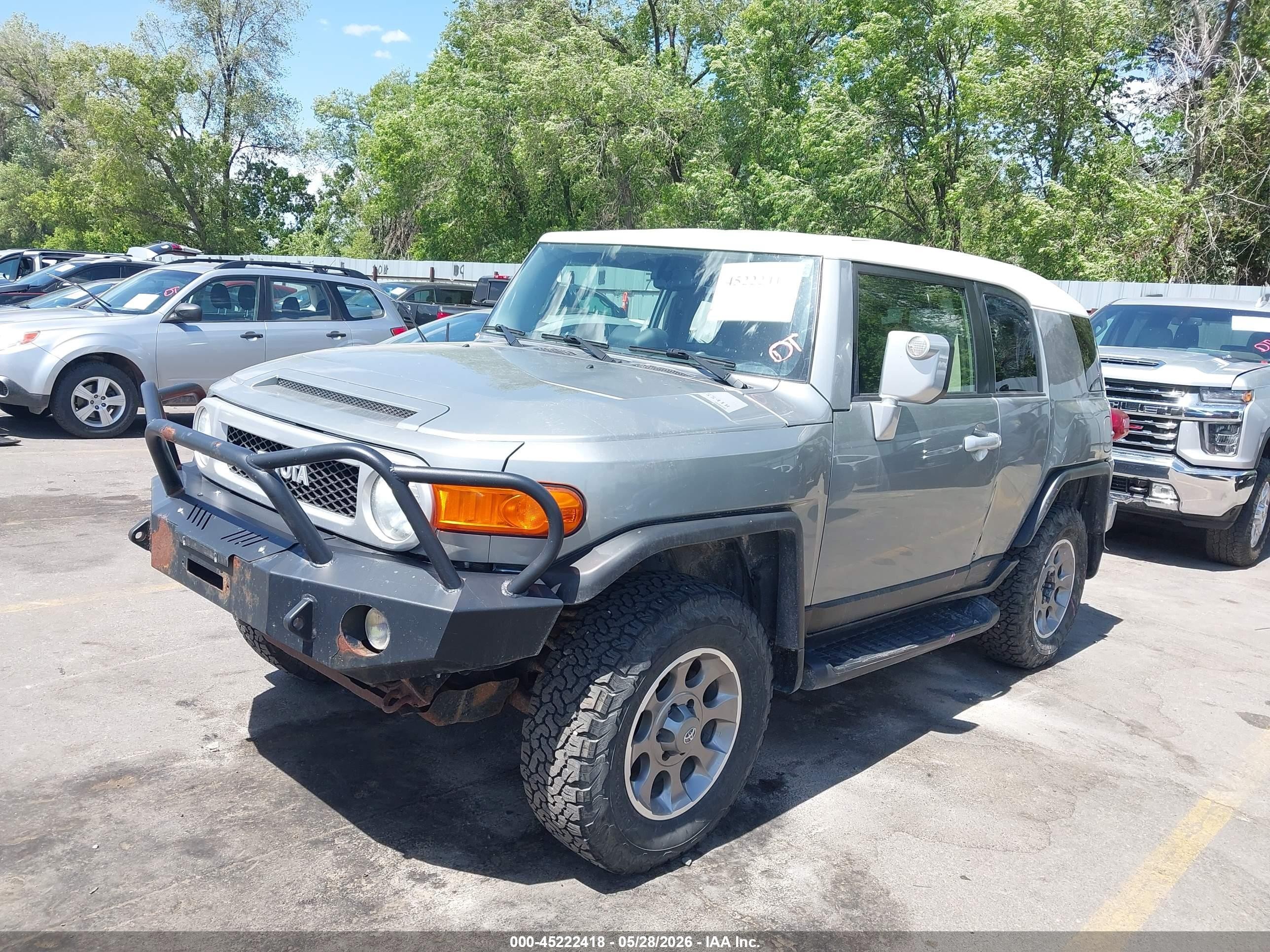 2012 Toyota Fj Cruiser   Silver vin: JTEBU4BF1CK138317