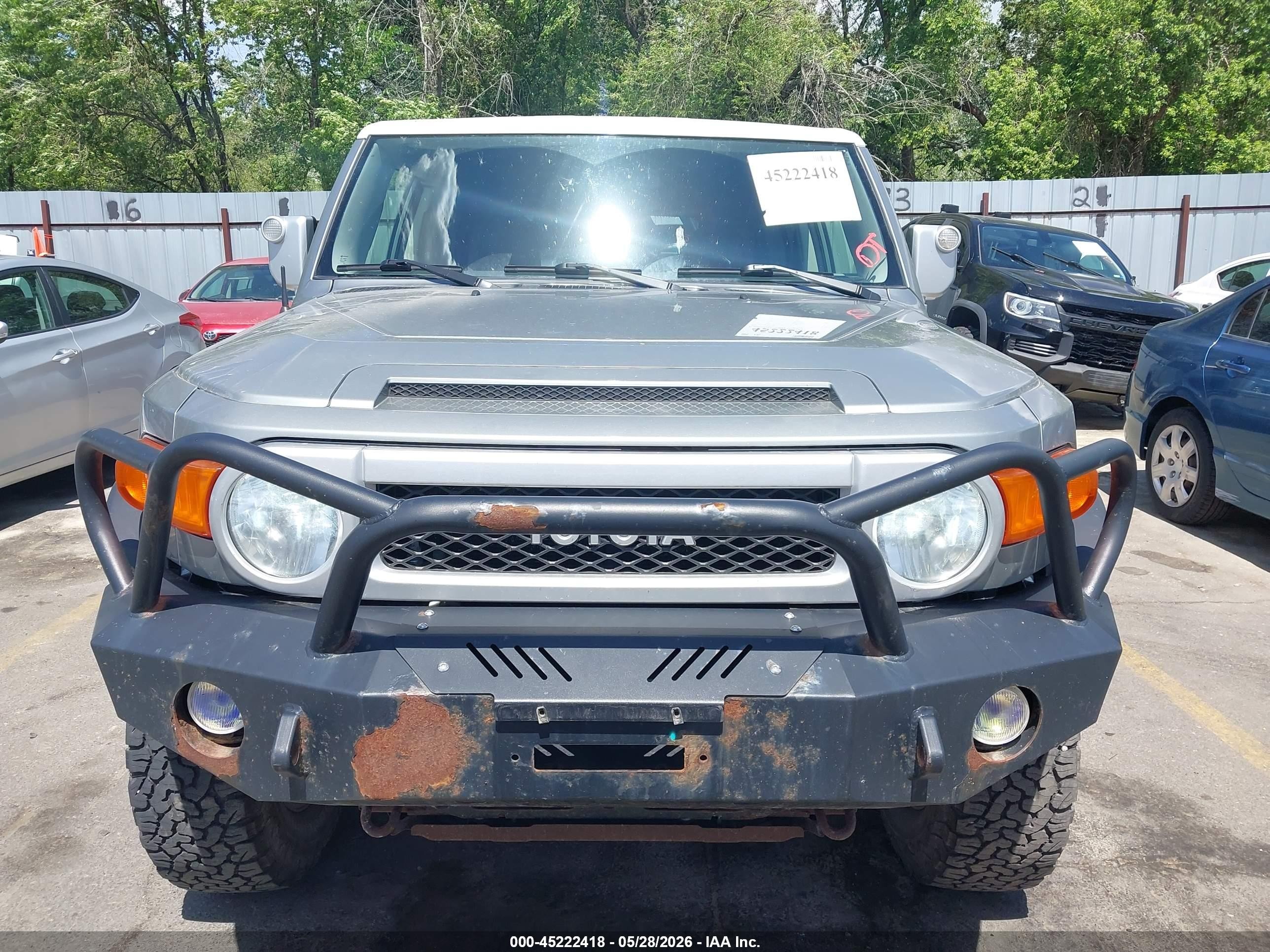2012 Toyota Fj Cruiser   Silver vin: JTEBU4BF1CK138317