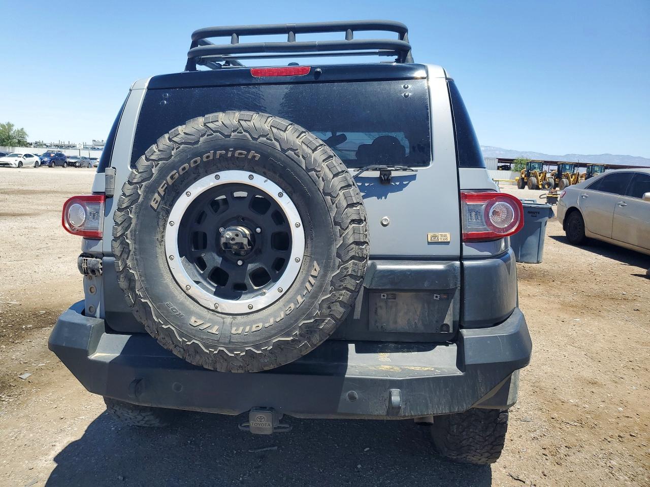 2013 Toyota Fj Cruiser Base Silver vin: JTEBU4BF1DK157225