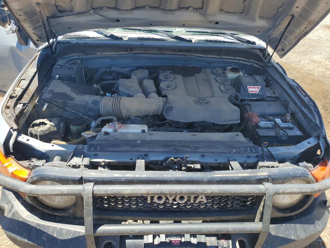 2013 Toyota Fj Cruiser Base Silver vin: JTEBU4BF1DK157225