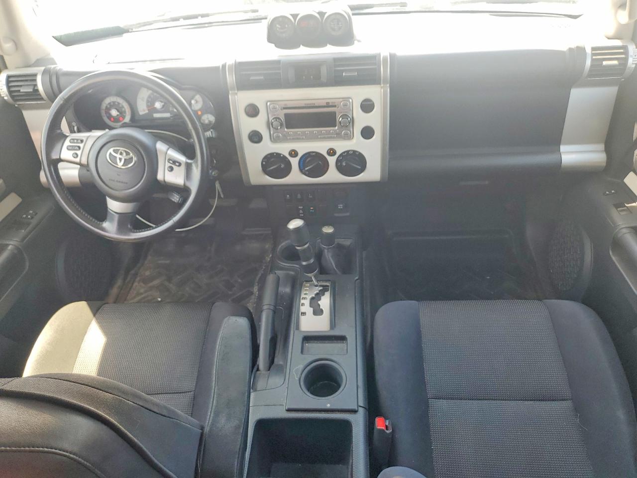 2013 Toyota Fj Cruiser Base White vin: JTEBU4BF1DK162683