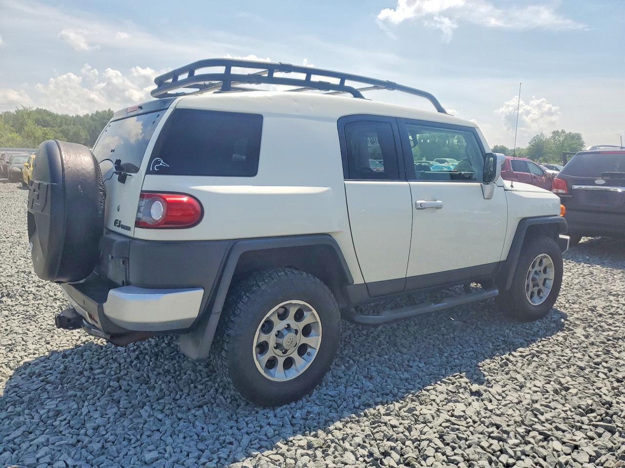2013 Toyota Fj Cruiser Base White vin: JTEBU4BF1DK162683