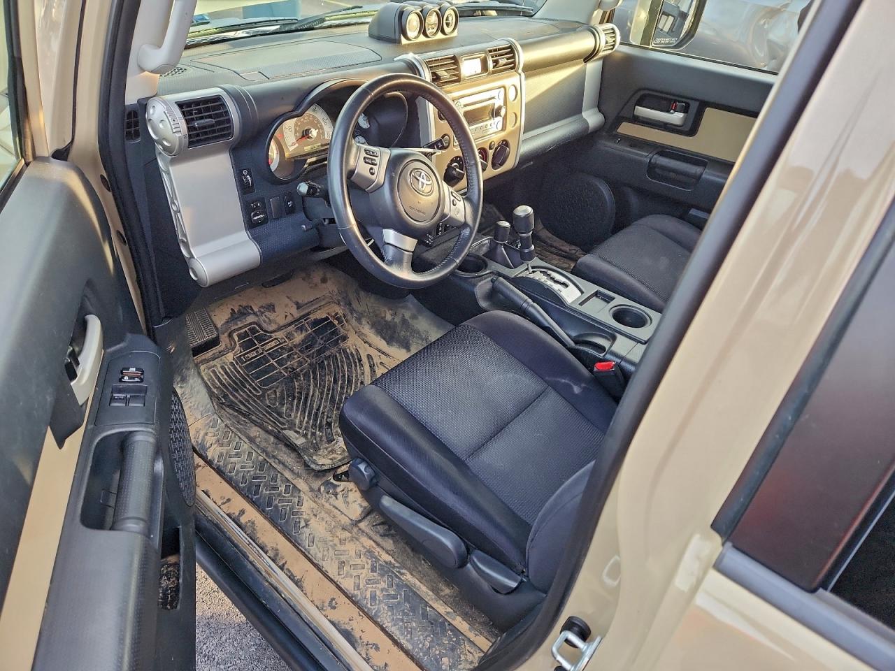 2014 Toyota Fj Cruiser Tan vin: JTEBU4BF1EK207252