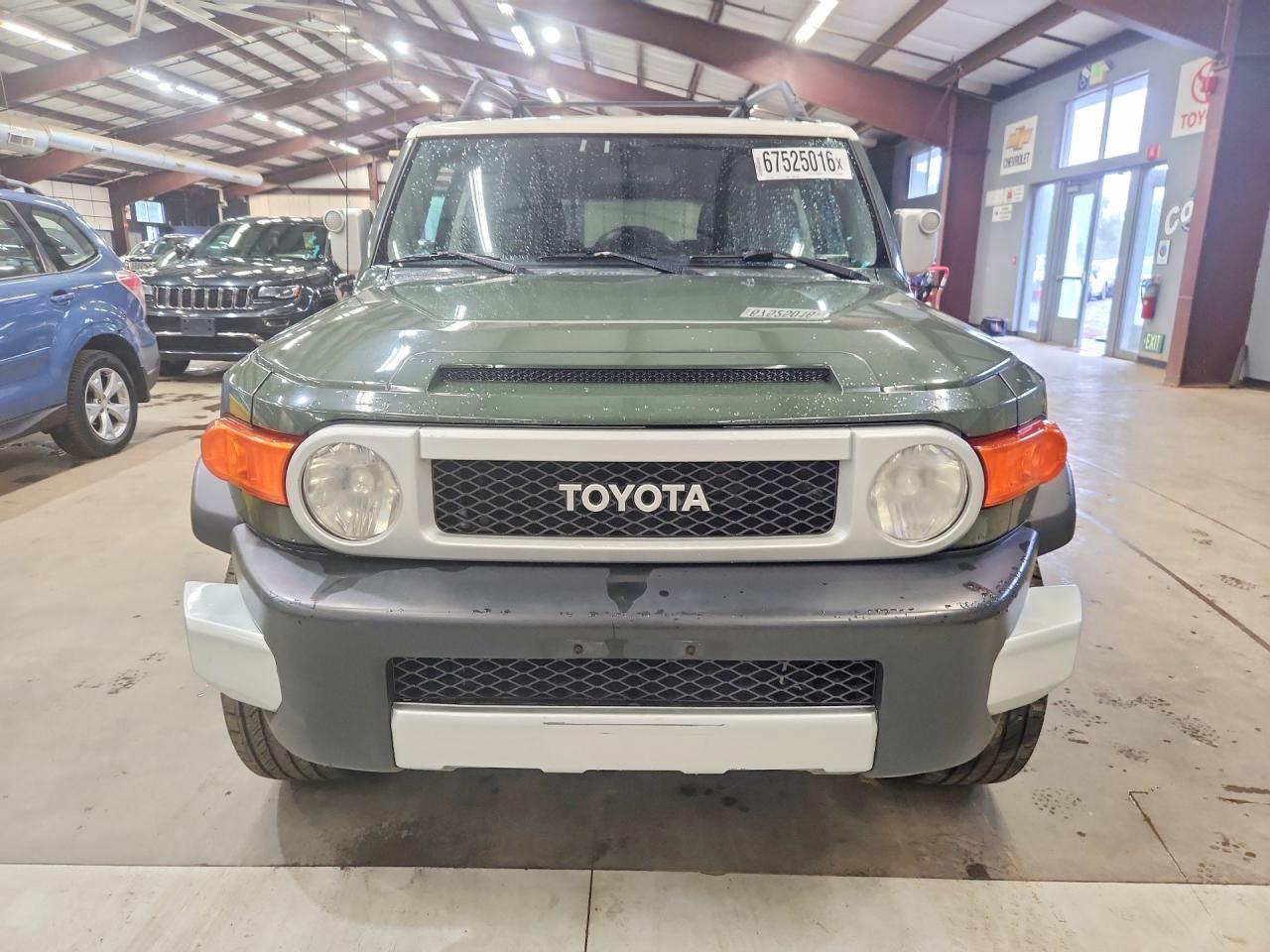 2010 Toyota Fj Cruiser Base Green vin: JTEBU4BF2AK076648