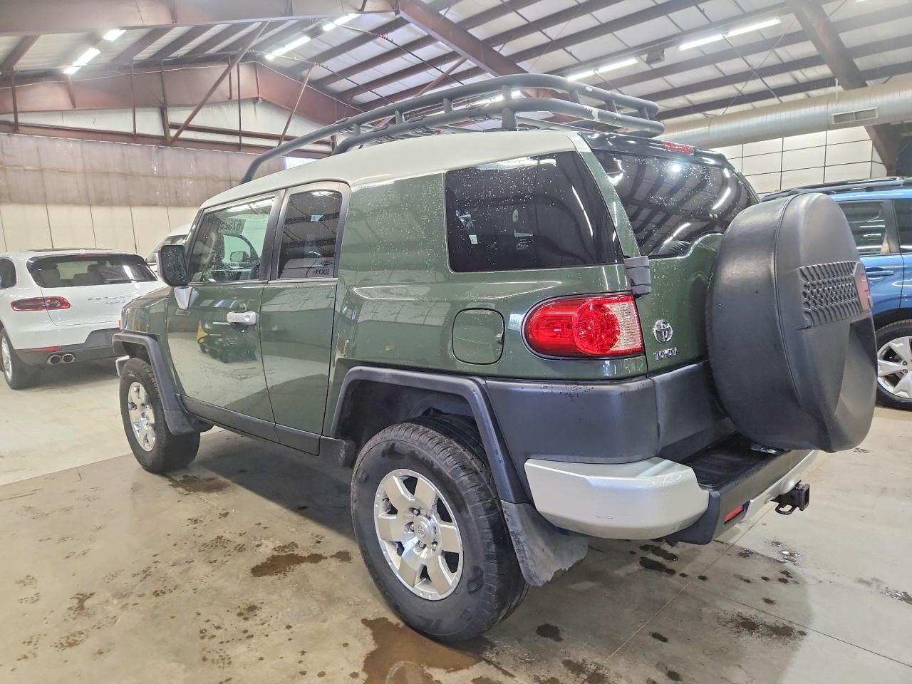 2010 Toyota Fj Cruiser Base Green vin: JTEBU4BF2AK076648