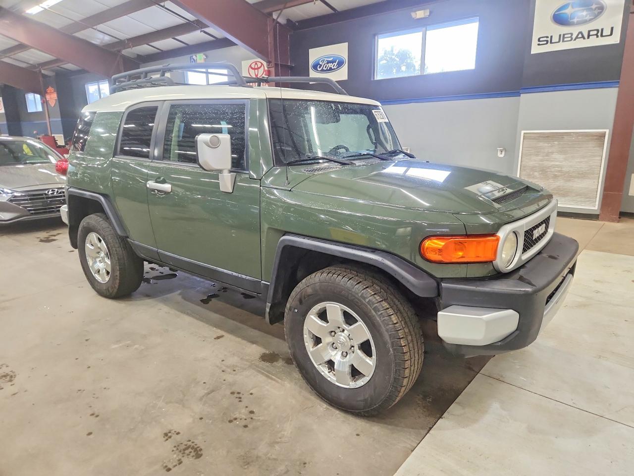 2010 Toyota Fj Cruiser Base Green vin: JTEBU4BF2AK076648