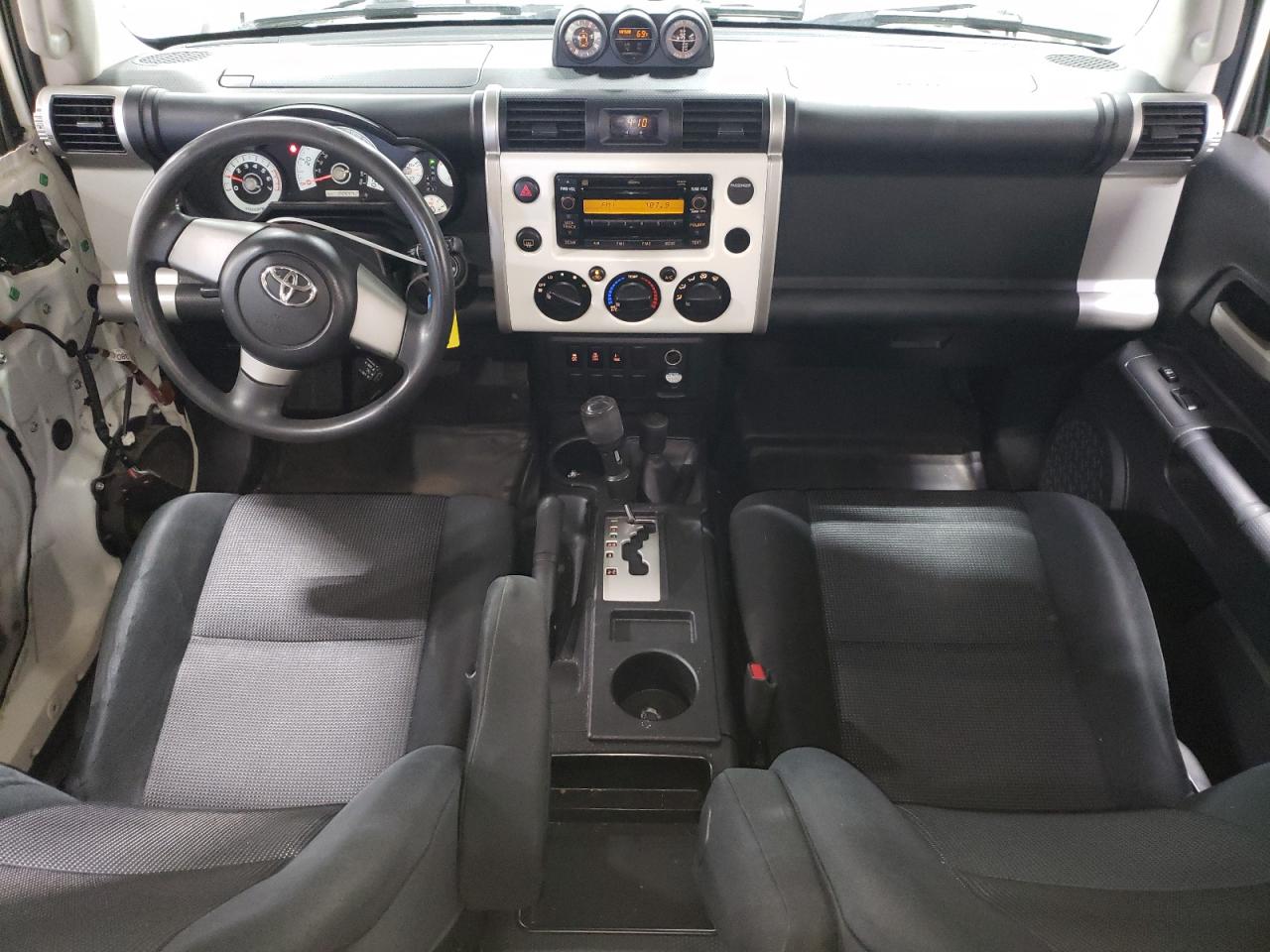 2010 Toyota Fj Cruiser White vin: JTEBU4BF2AK080201