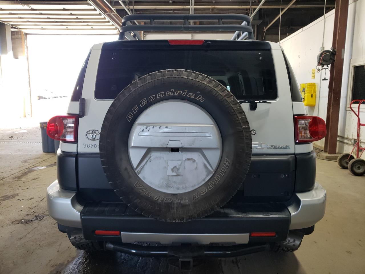 2010 Toyota Fj Cruiser White vin: JTEBU4BF2AK080201