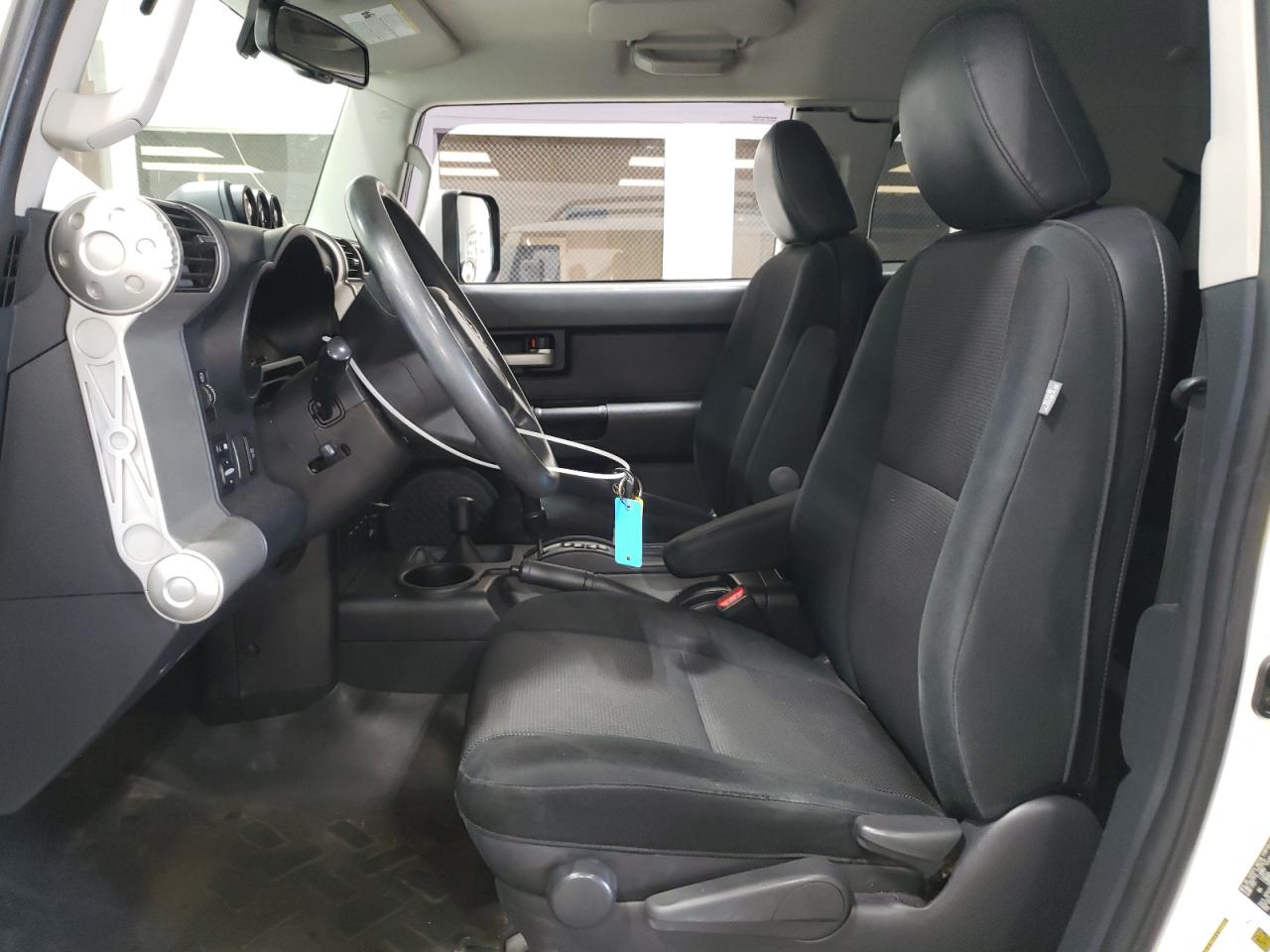 2010 Toyota Fj Cruiser White vin: JTEBU4BF2AK080201