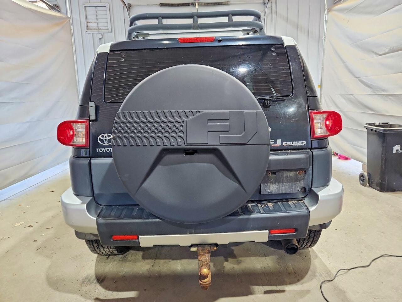 2010 Toyota Fj Cruiser Base Black vin: JTEBU4BF2AK083941