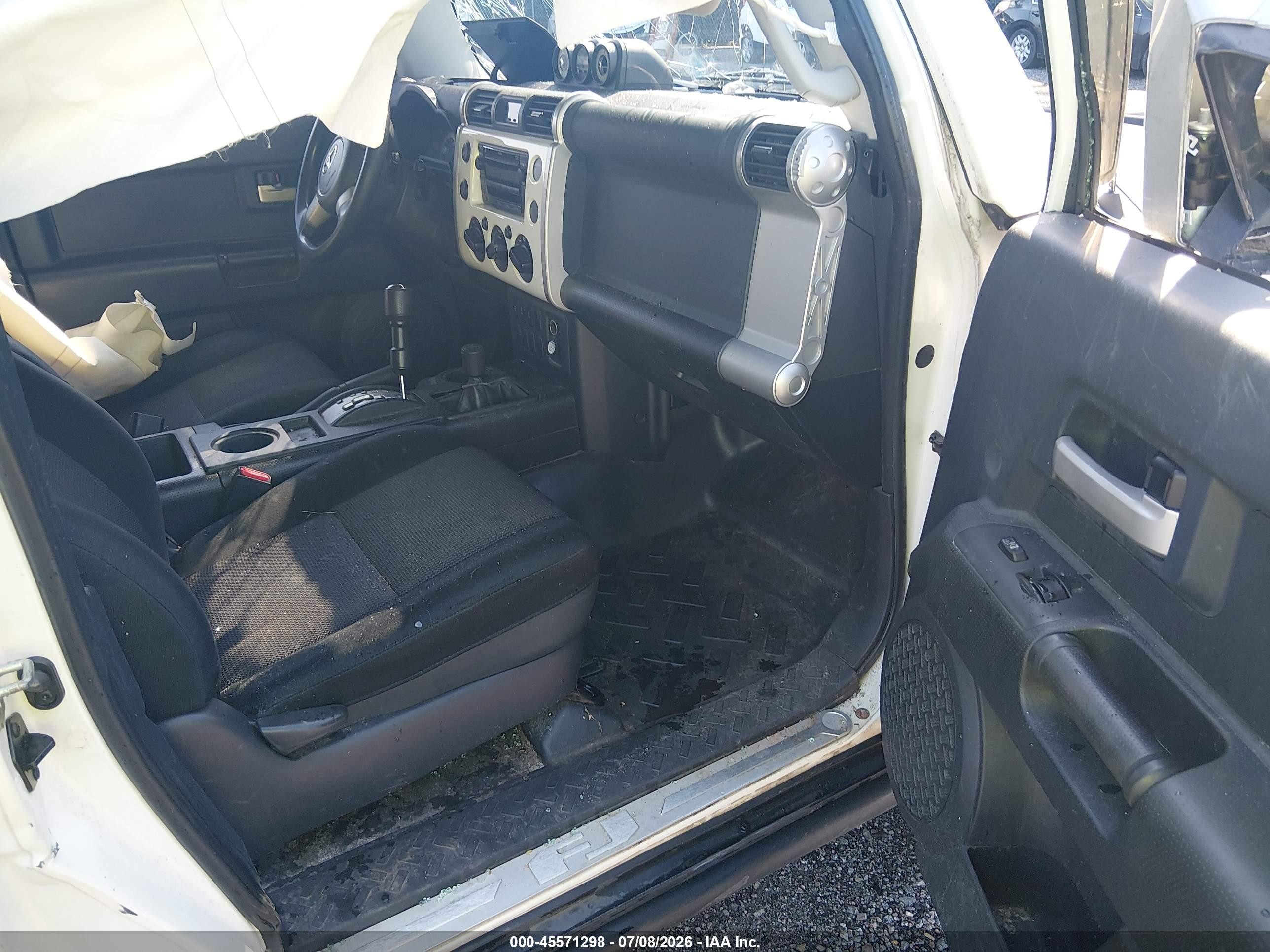 2010 Toyota Fj Cruiser   White vin: JTEBU4BF2AK094227