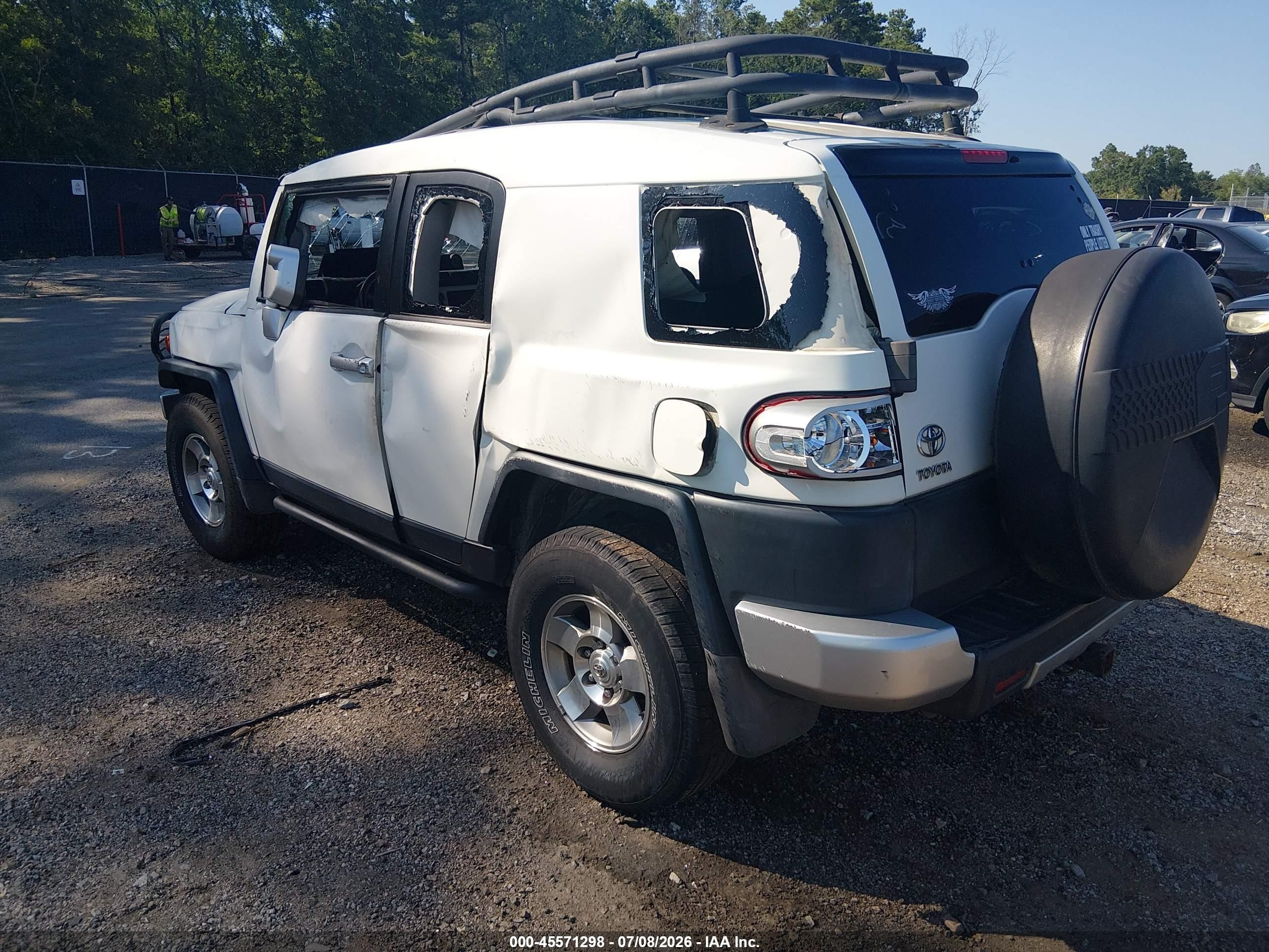 2010 Toyota Fj Cruiser   White vin: JTEBU4BF2AK094227