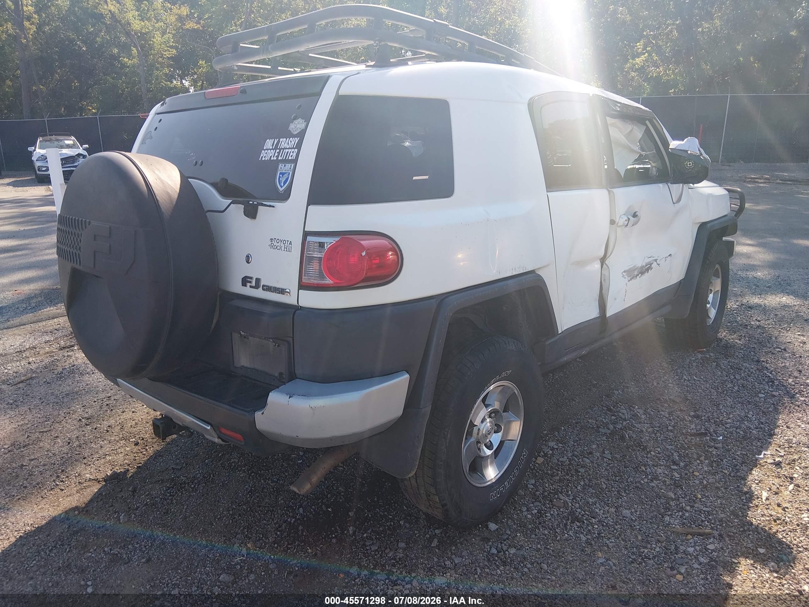 2010 Toyota Fj Cruiser   White vin: JTEBU4BF2AK094227