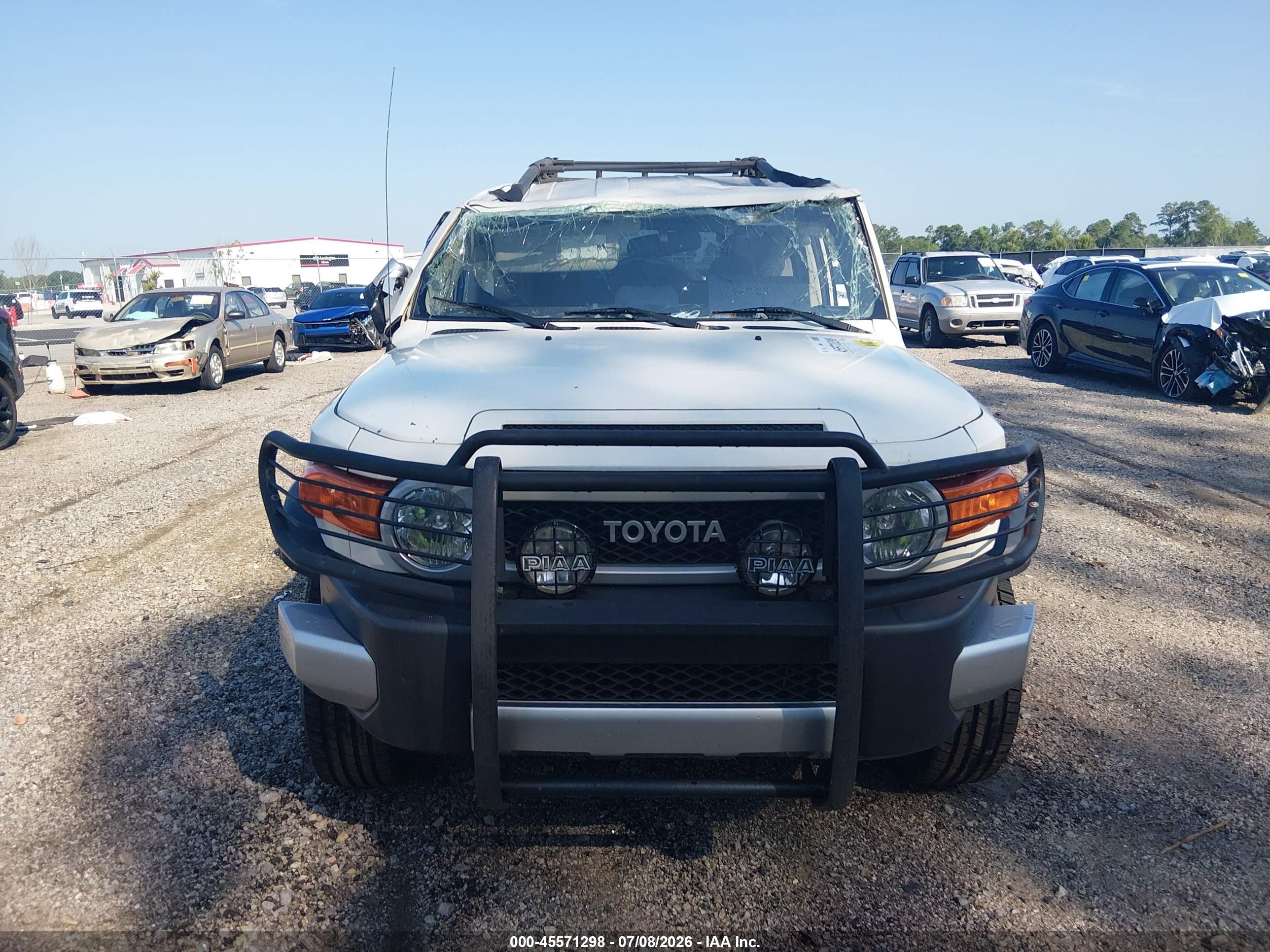 2010 Toyota Fj Cruiser   White vin: JTEBU4BF2AK094227