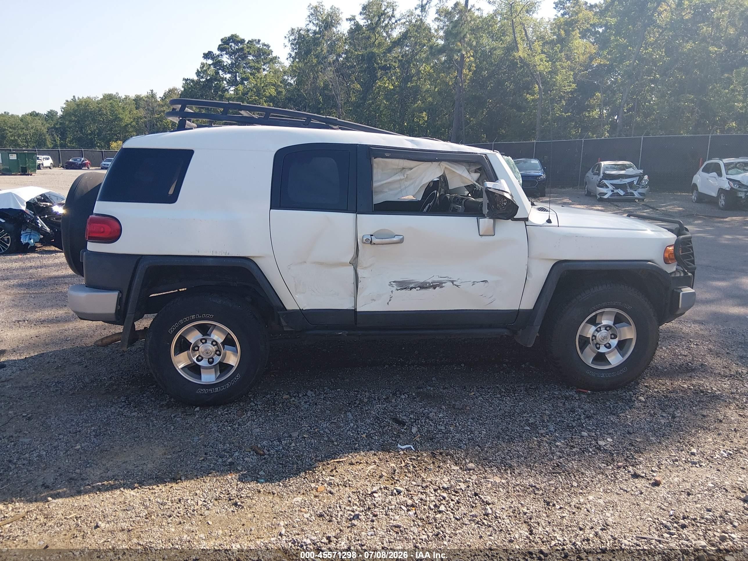 2010 Toyota Fj Cruiser   White vin: JTEBU4BF2AK094227
