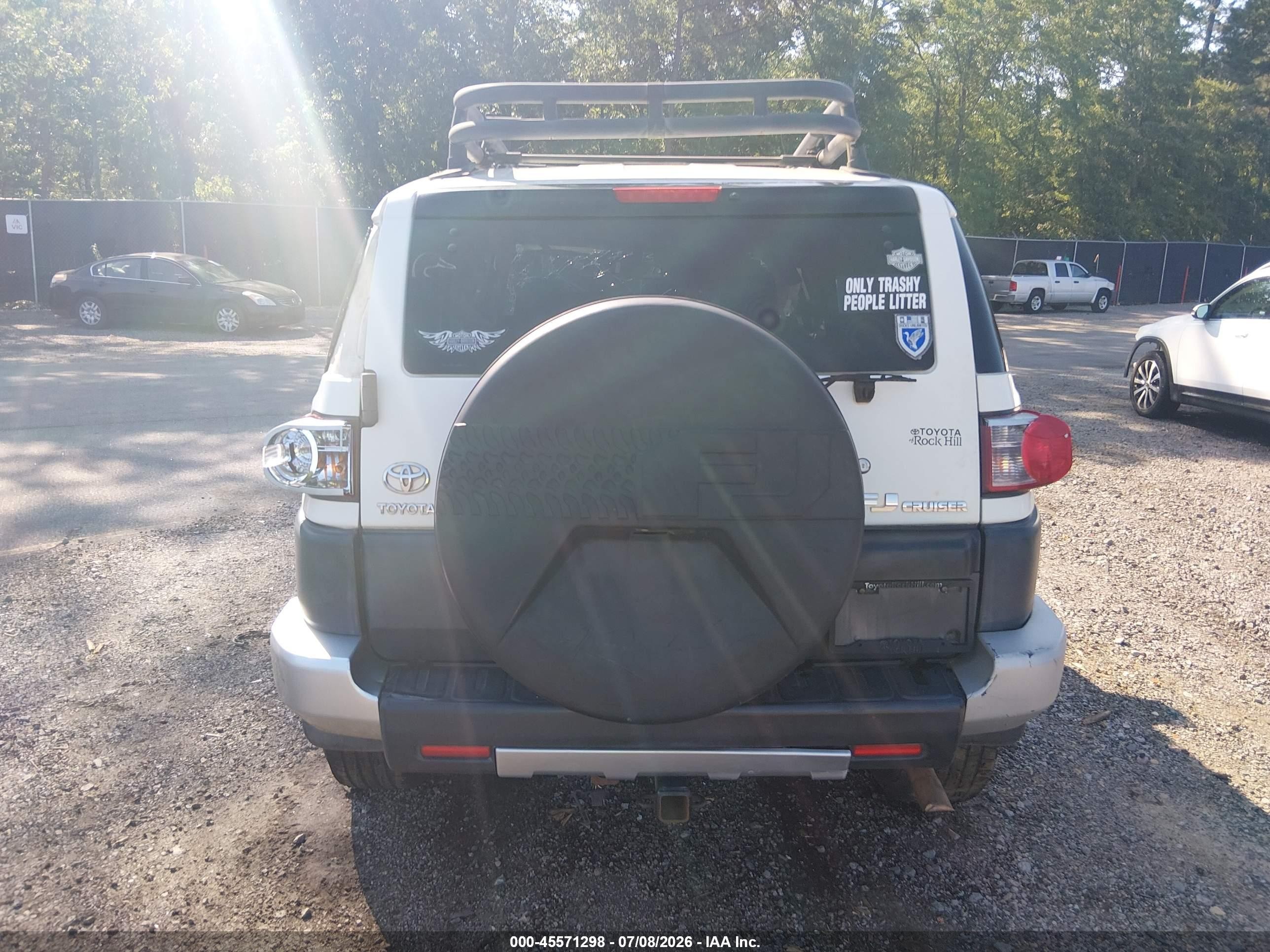 2010 Toyota Fj Cruiser   White vin: JTEBU4BF2AK094227