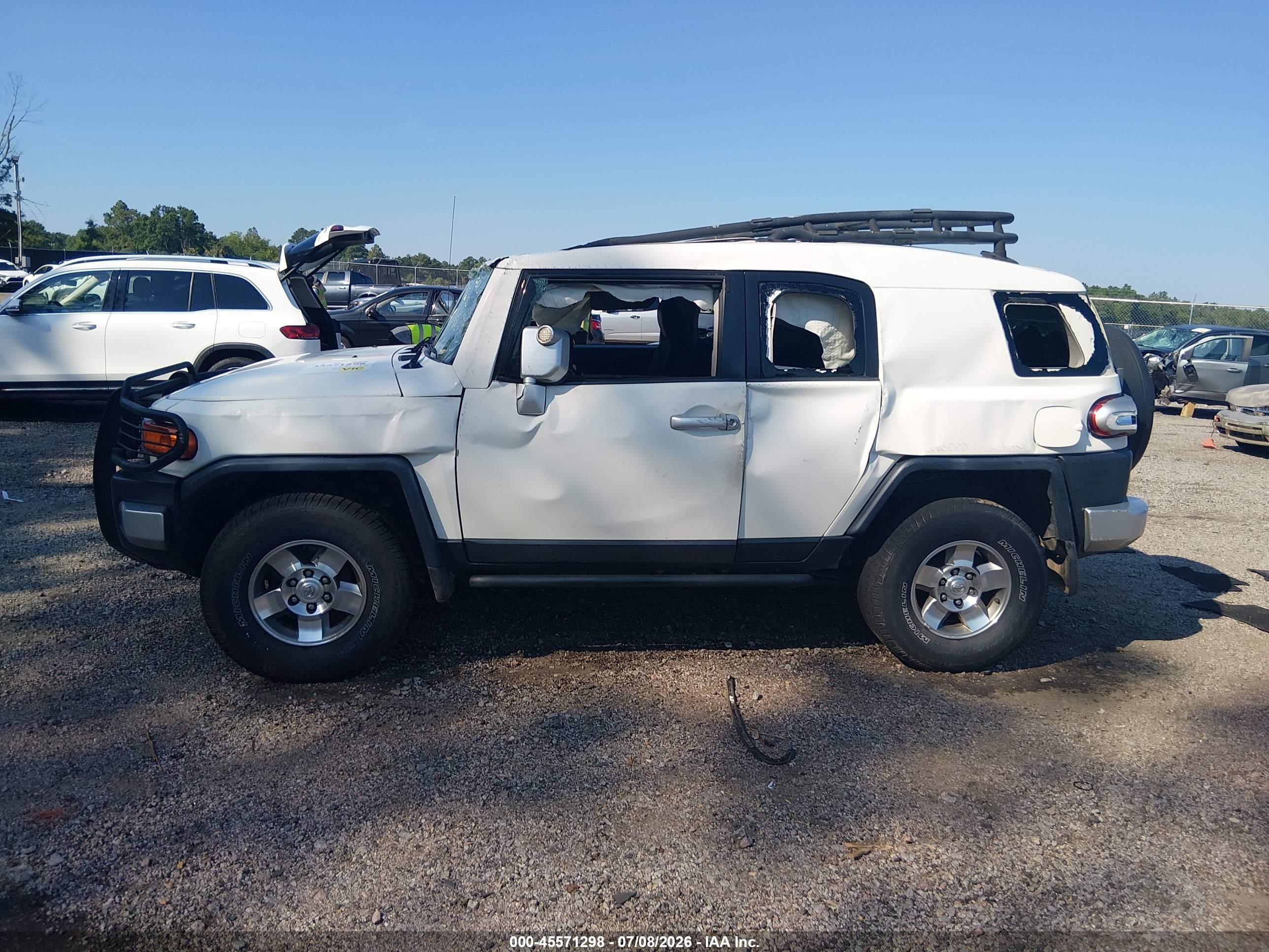 2010 Toyota Fj Cruiser   White vin: JTEBU4BF2AK094227