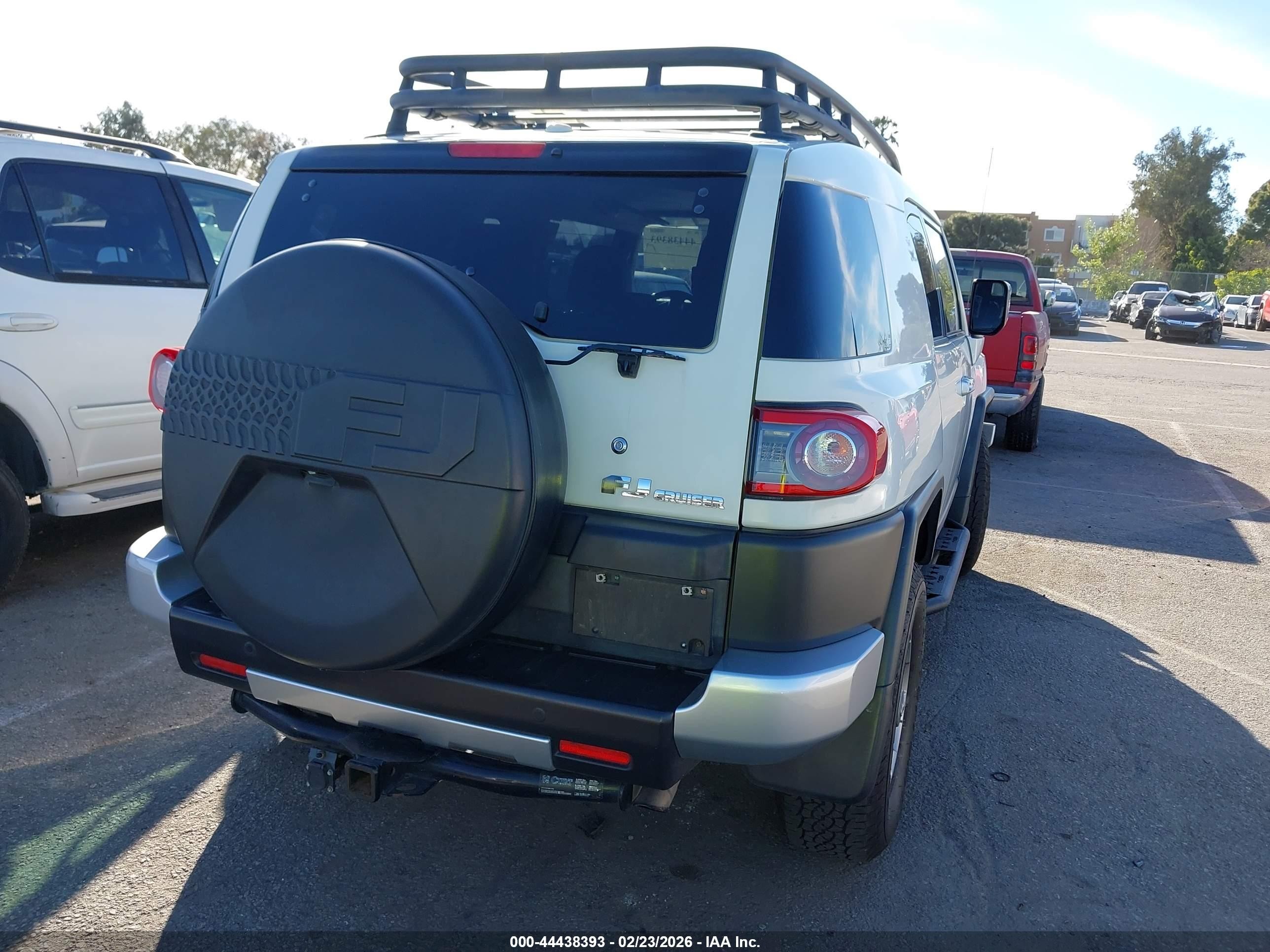 2013 Toyota Fj Cruiser   White vin: JTEBU4BF2DK150736
