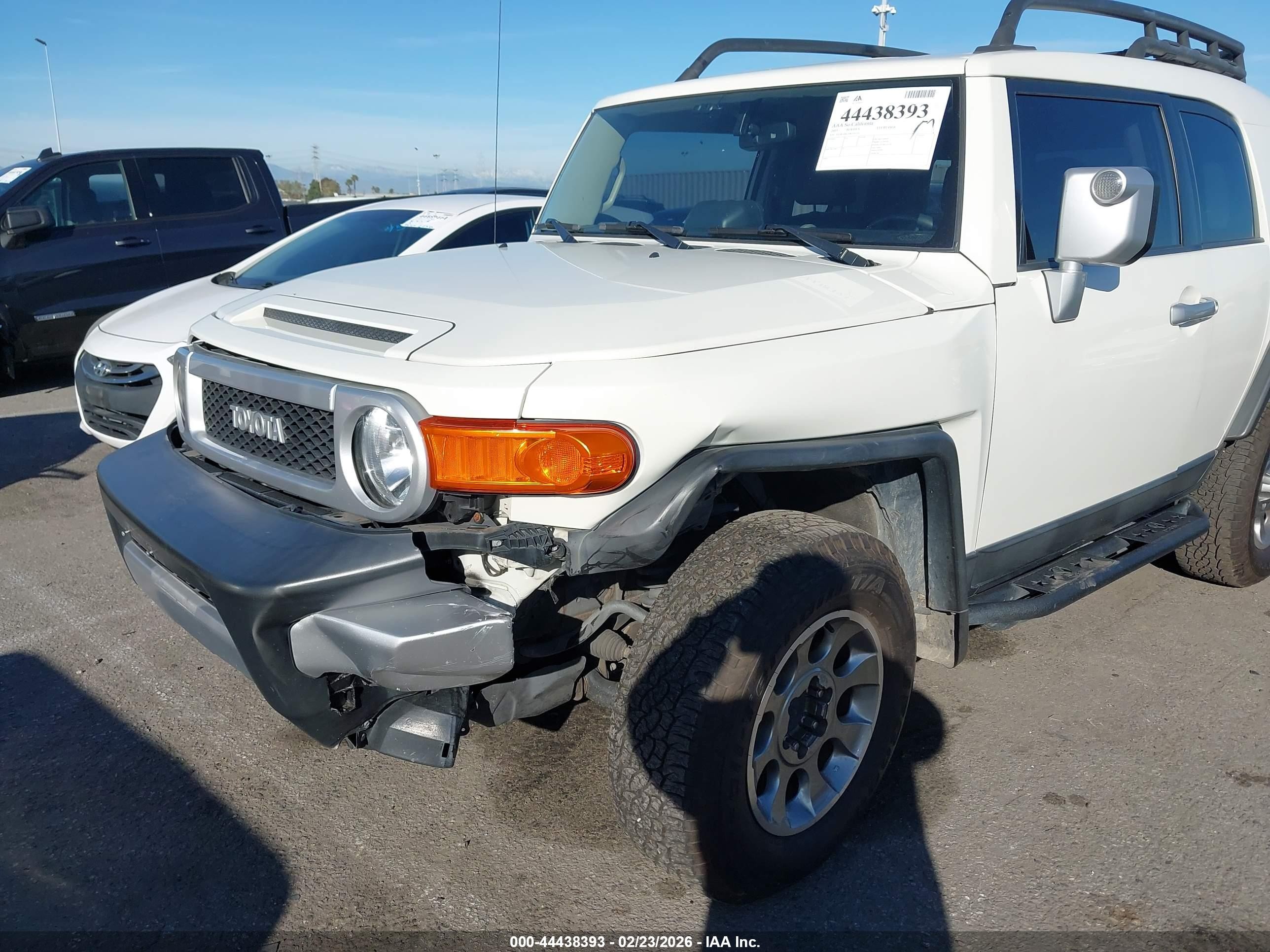 2013 Toyota Fj Cruiser   White vin: JTEBU4BF2DK150736