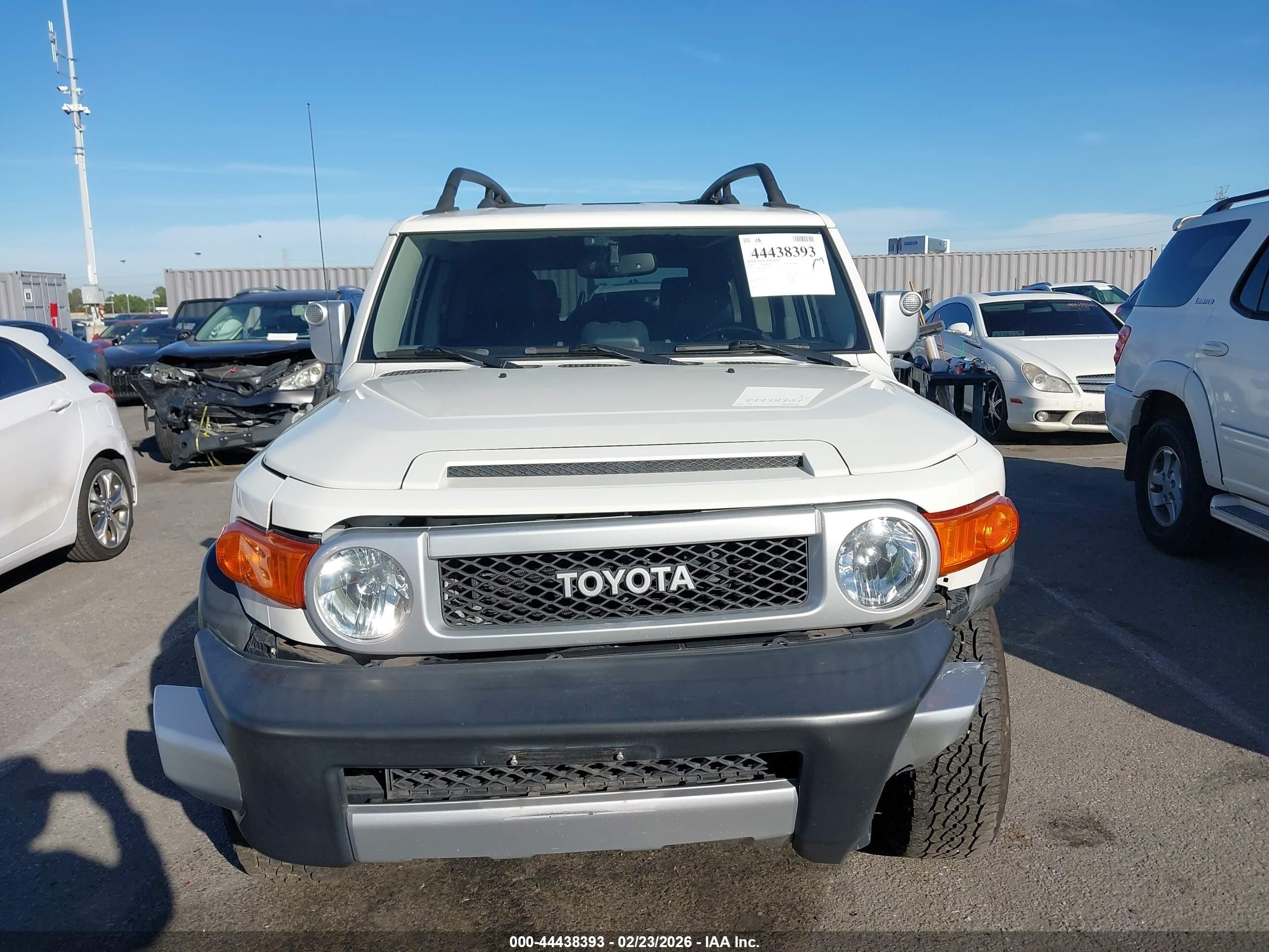 2013 Toyota Fj Cruiser   White vin: JTEBU4BF2DK150736