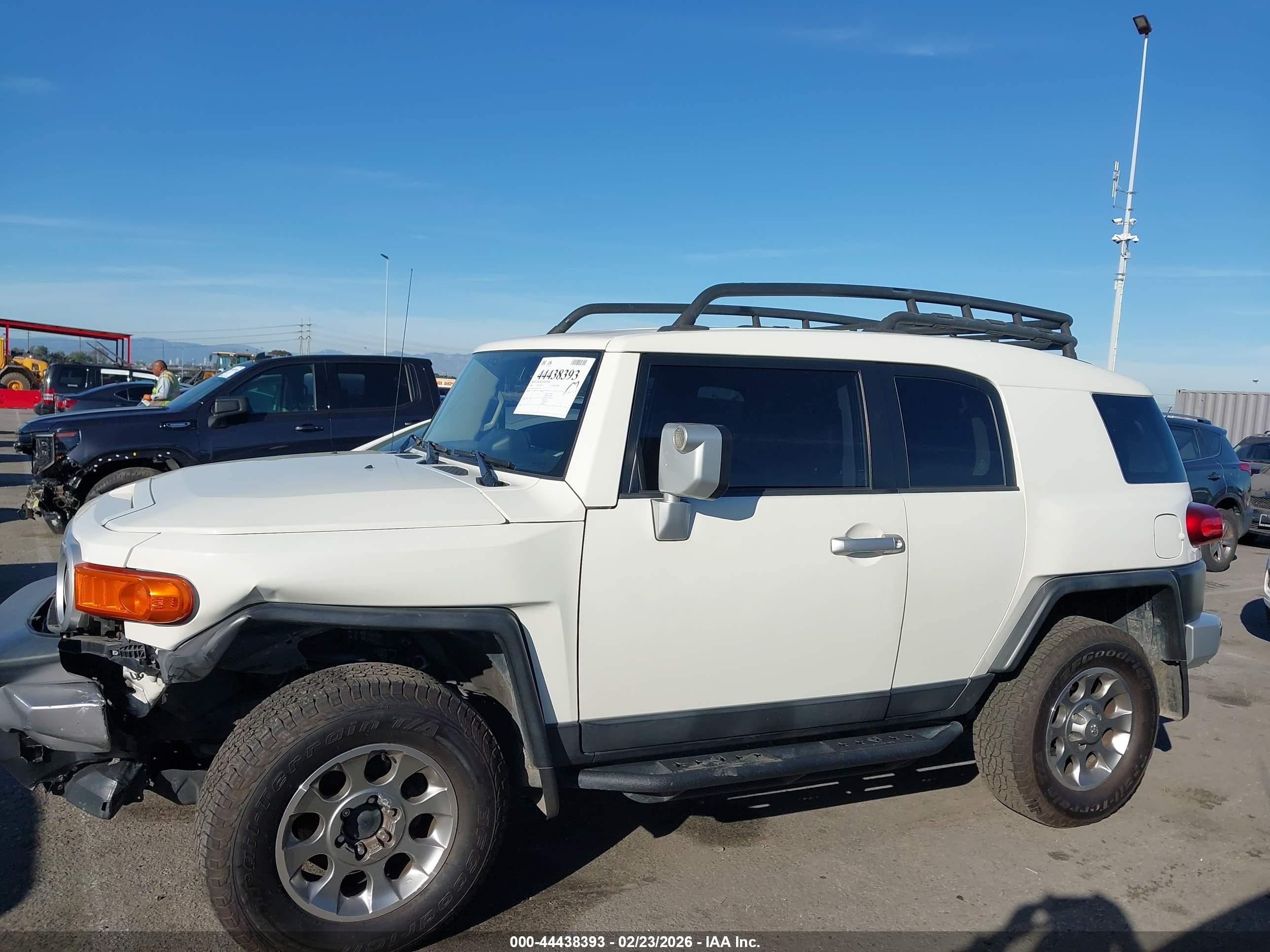2013 Toyota Fj Cruiser   White vin: JTEBU4BF2DK150736