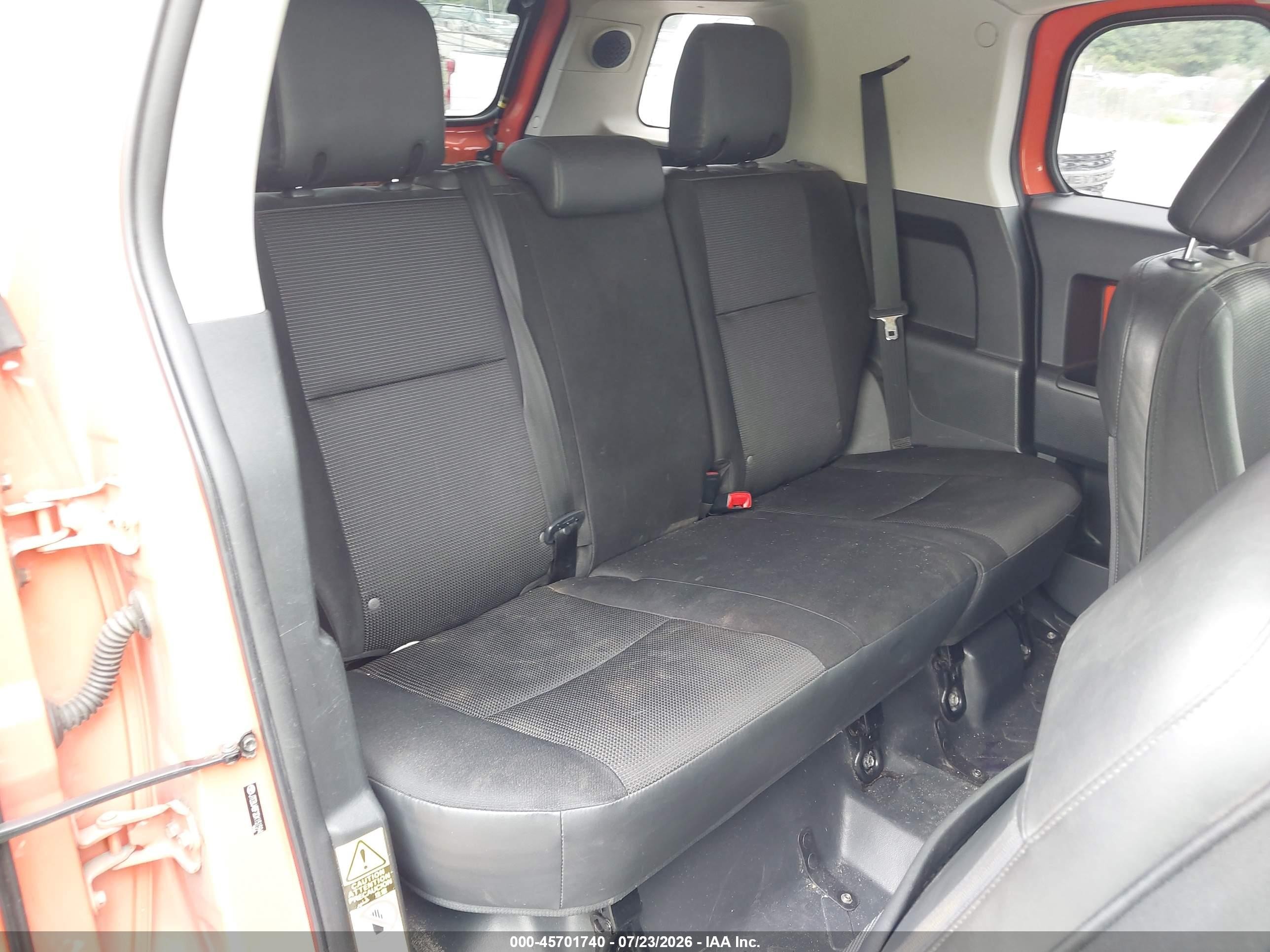 2013 Toyota Fj Cruiser   Orange vin: JTEBU4BF2DK151594