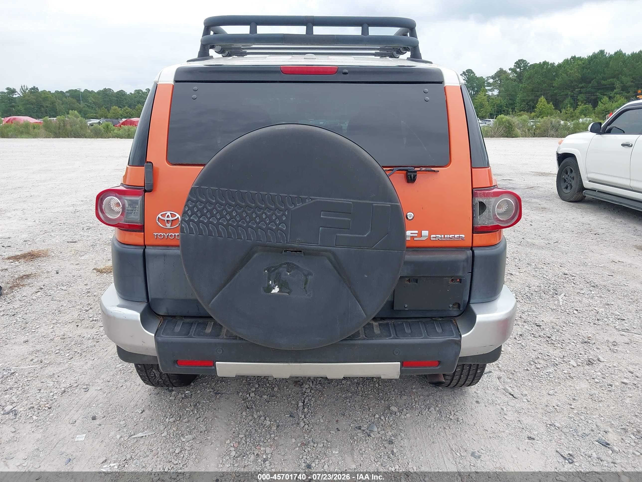 2013 Toyota Fj Cruiser   Orange vin: JTEBU4BF2DK151594