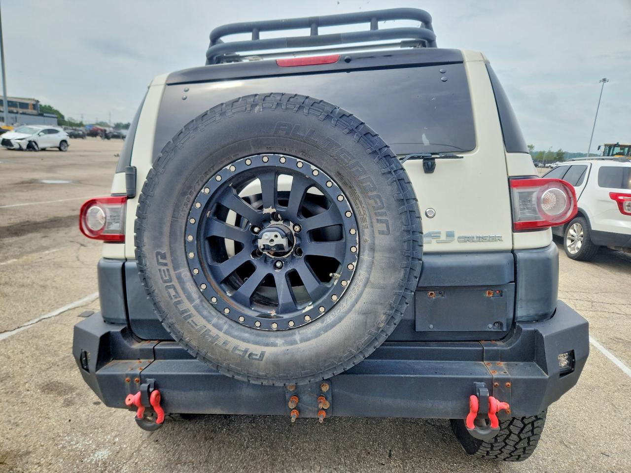 2013 Toyota Fj Cruiser Base White vin: JTEBU4BF2DK157900