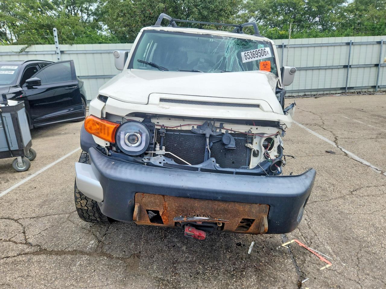 2013 Toyota Fj Cruiser Base White vin: JTEBU4BF2DK157900