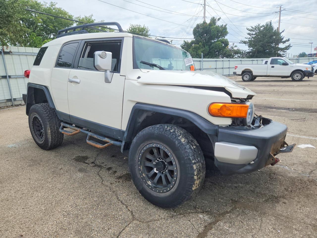 2013 Toyota Fj Cruiser Base White vin: JTEBU4BF2DK157900