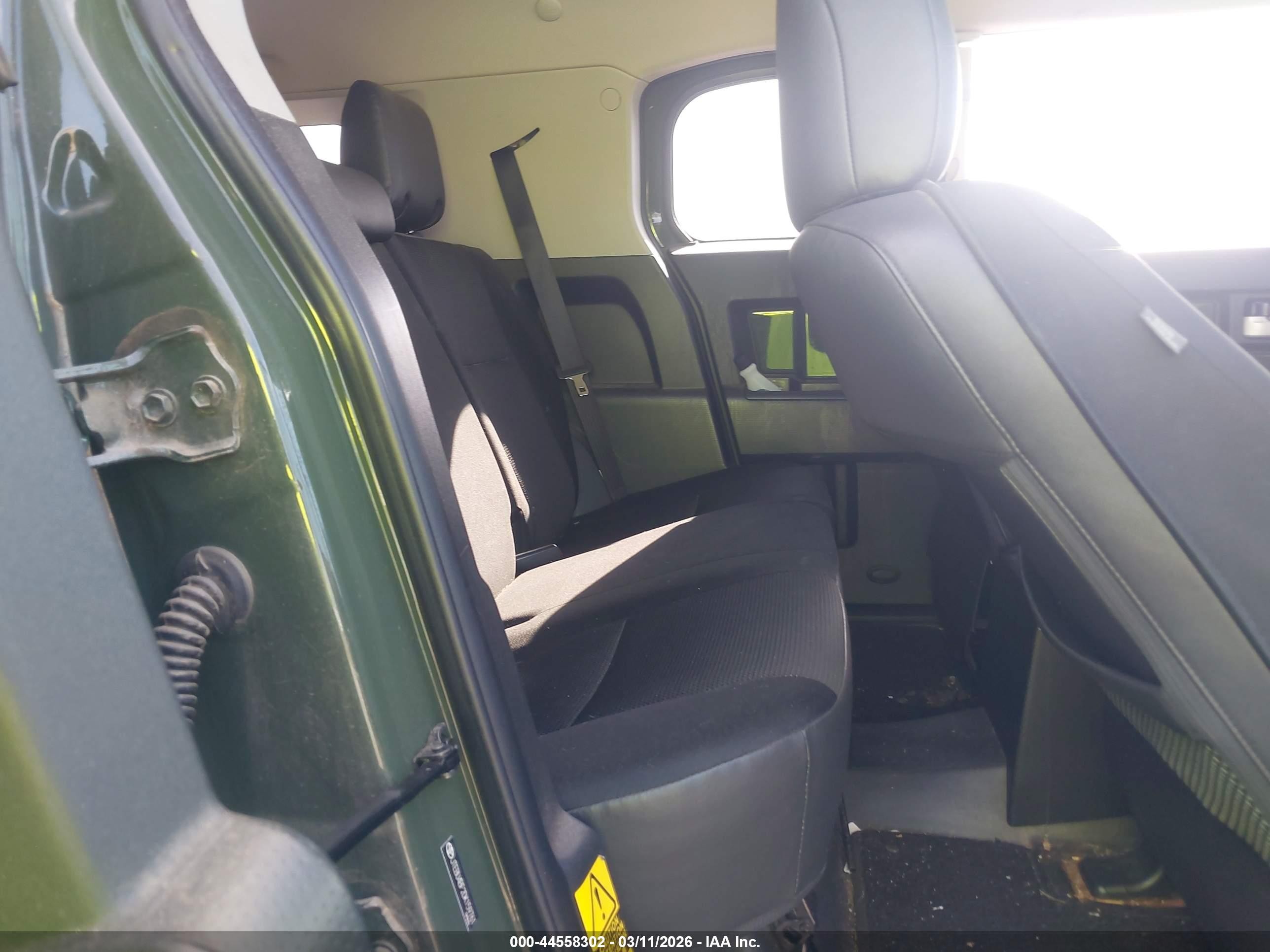 2013 Toyota Fj Cruiser   Green vin: JTEBU4BF2DK159761